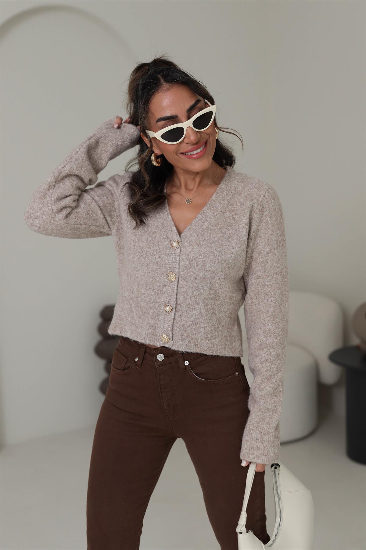 0273 V Yaka Gold Düğme Detaylı Hırka VİZON