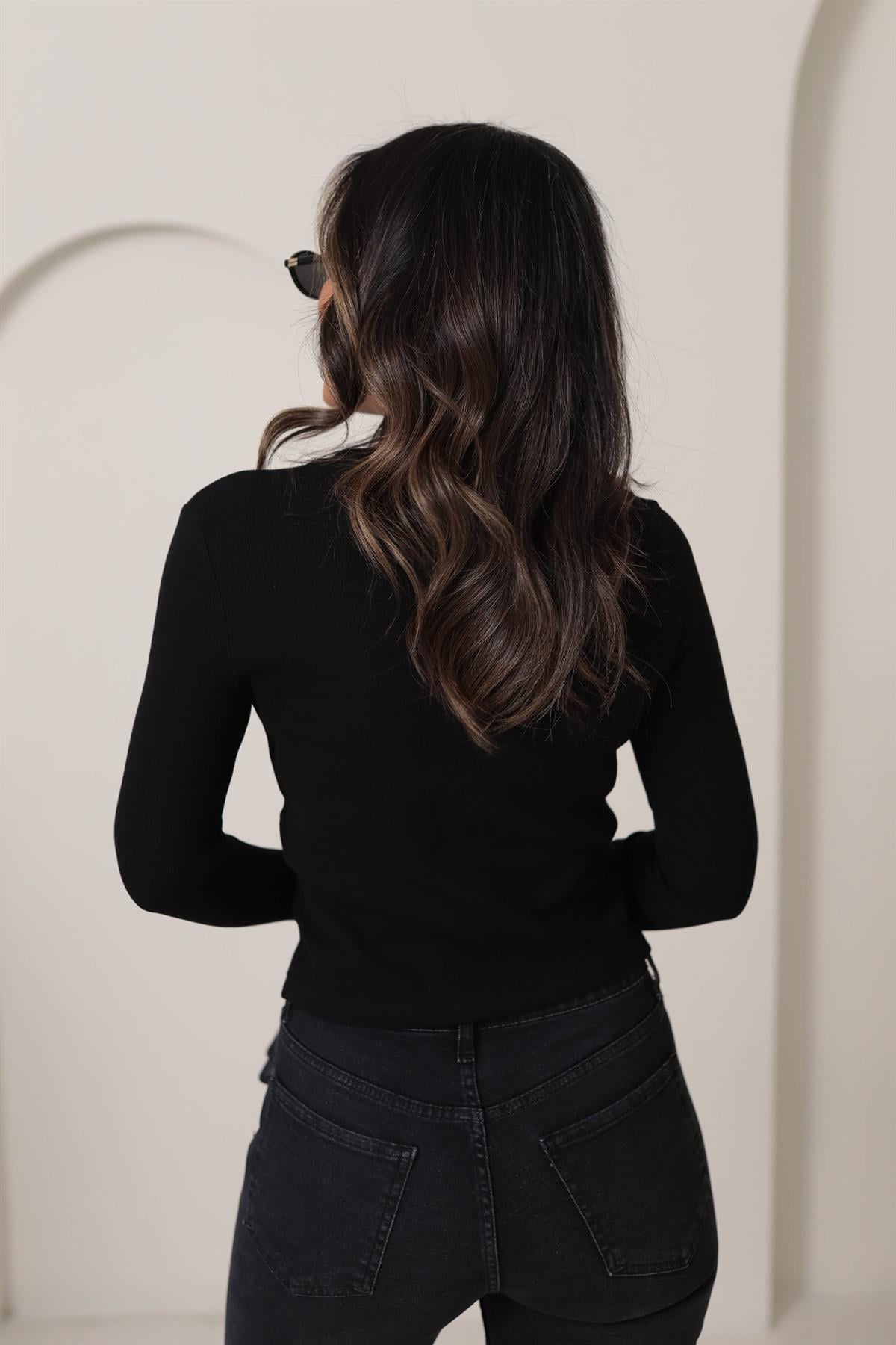 4513 Pamuklu Kolları Düğme Detaylı Bluz