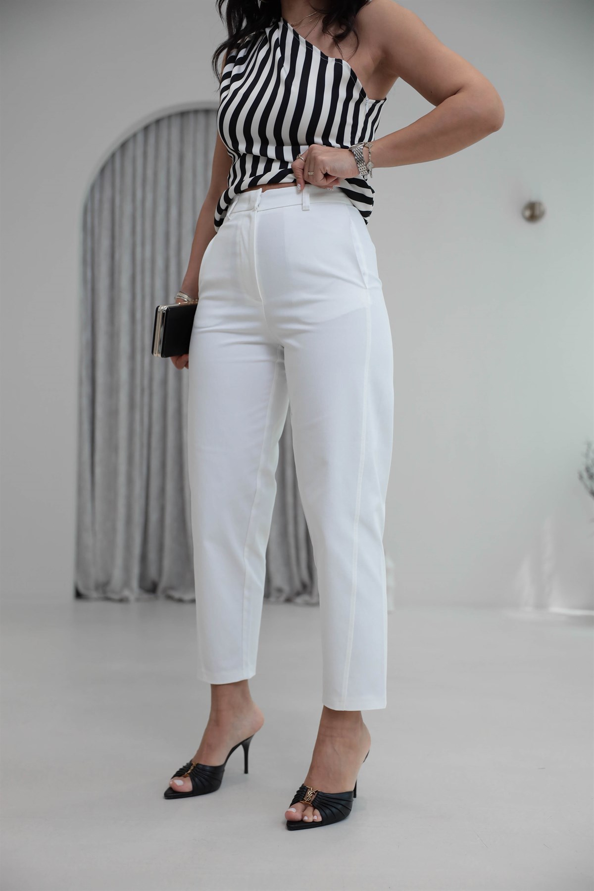 9957 Düz ve Rahat Kesim Kumaş Pantolon EKRU