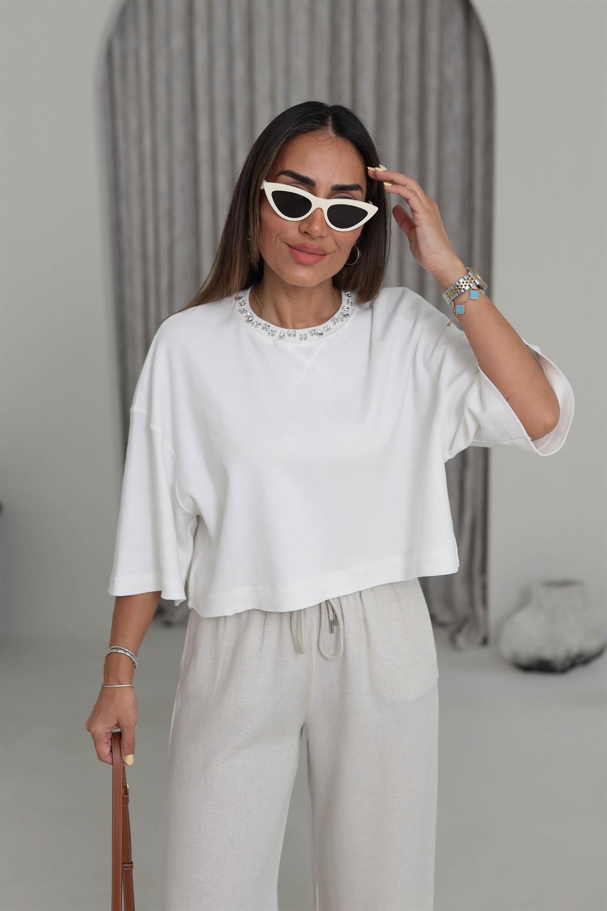 7090 Yaka Taşlı Pamuklu Kısa Tshirt EKRU