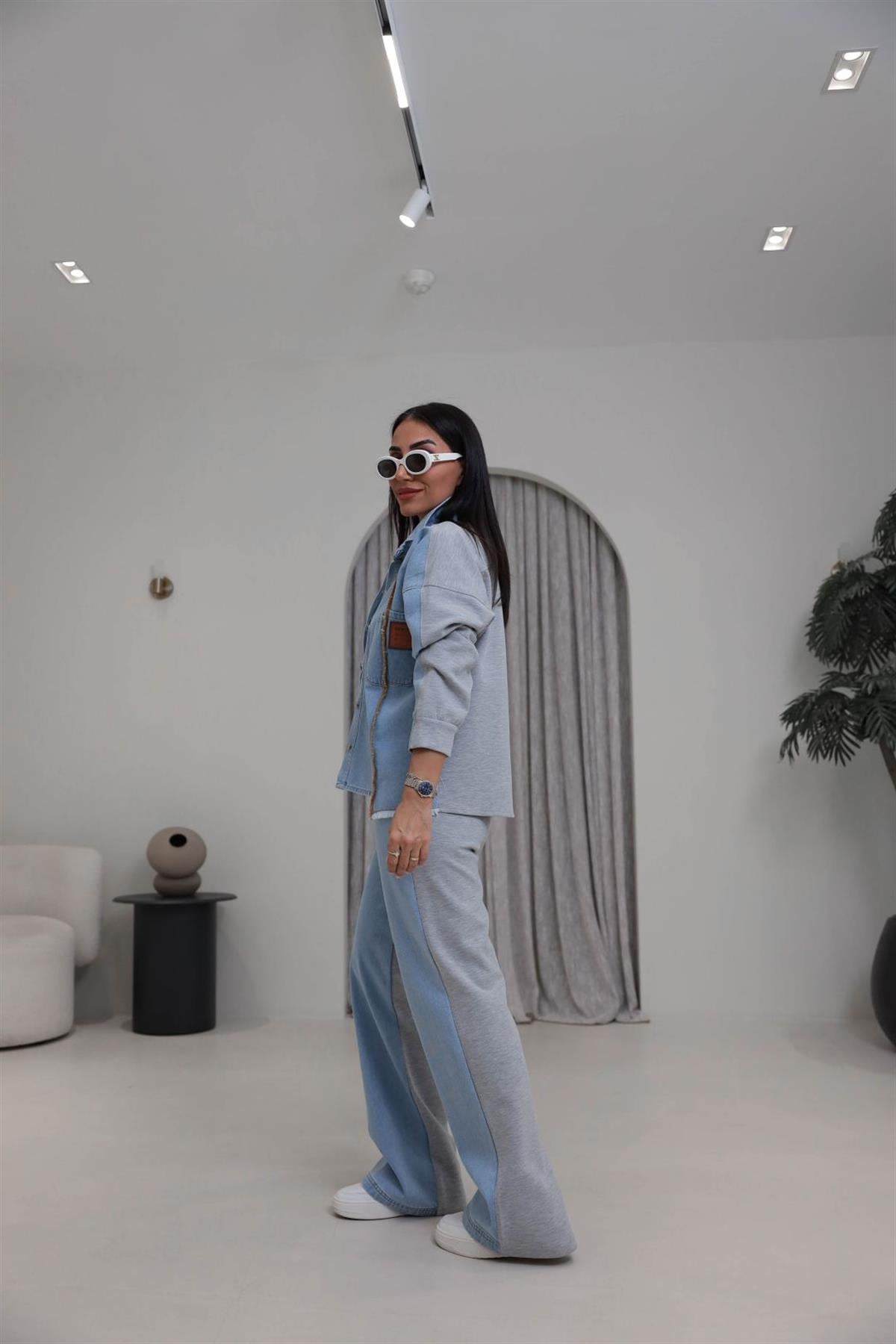 0642 Önü Biye ve Arma Detaylı Kot Garnili Takım AÇIK MAVİ