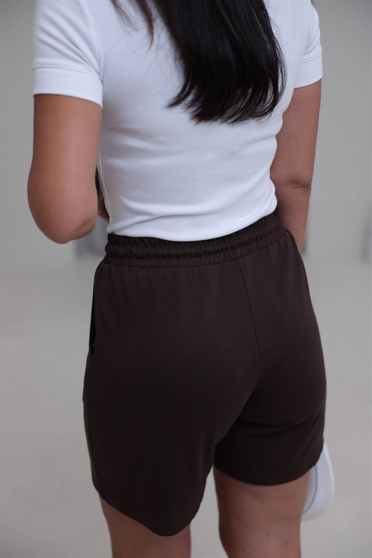 2599 Bel Lastikli Basic Rahat Şort KAHVE