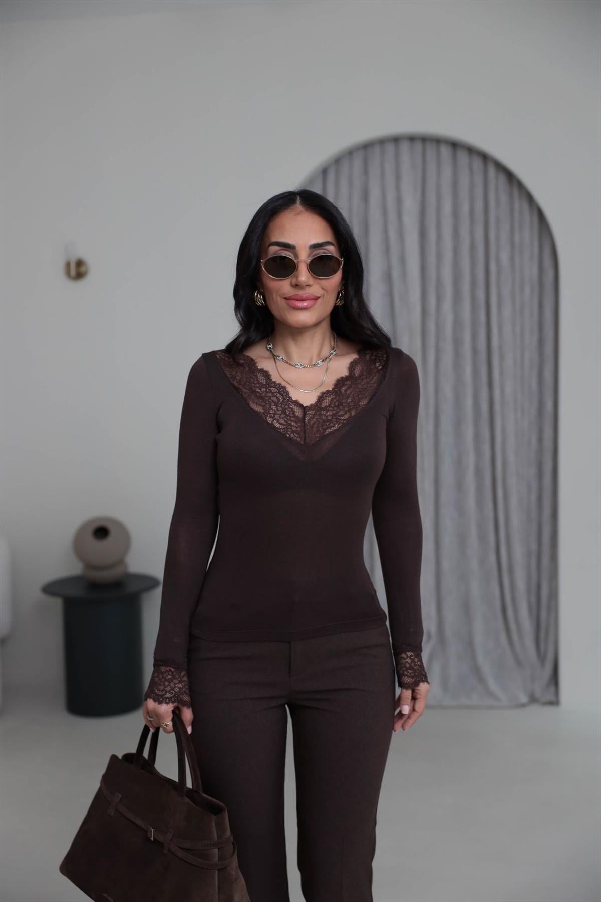 1041 V Yaka Dantel Detay İnti Body KAHVE