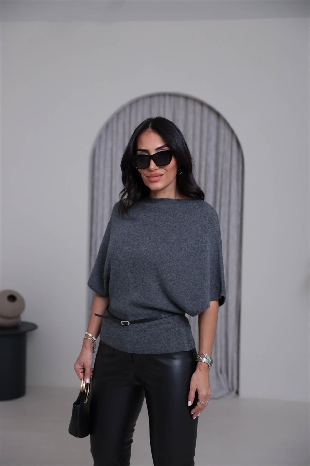 0838 Kayık Yaka Kemerli Triko Kazak FÜME