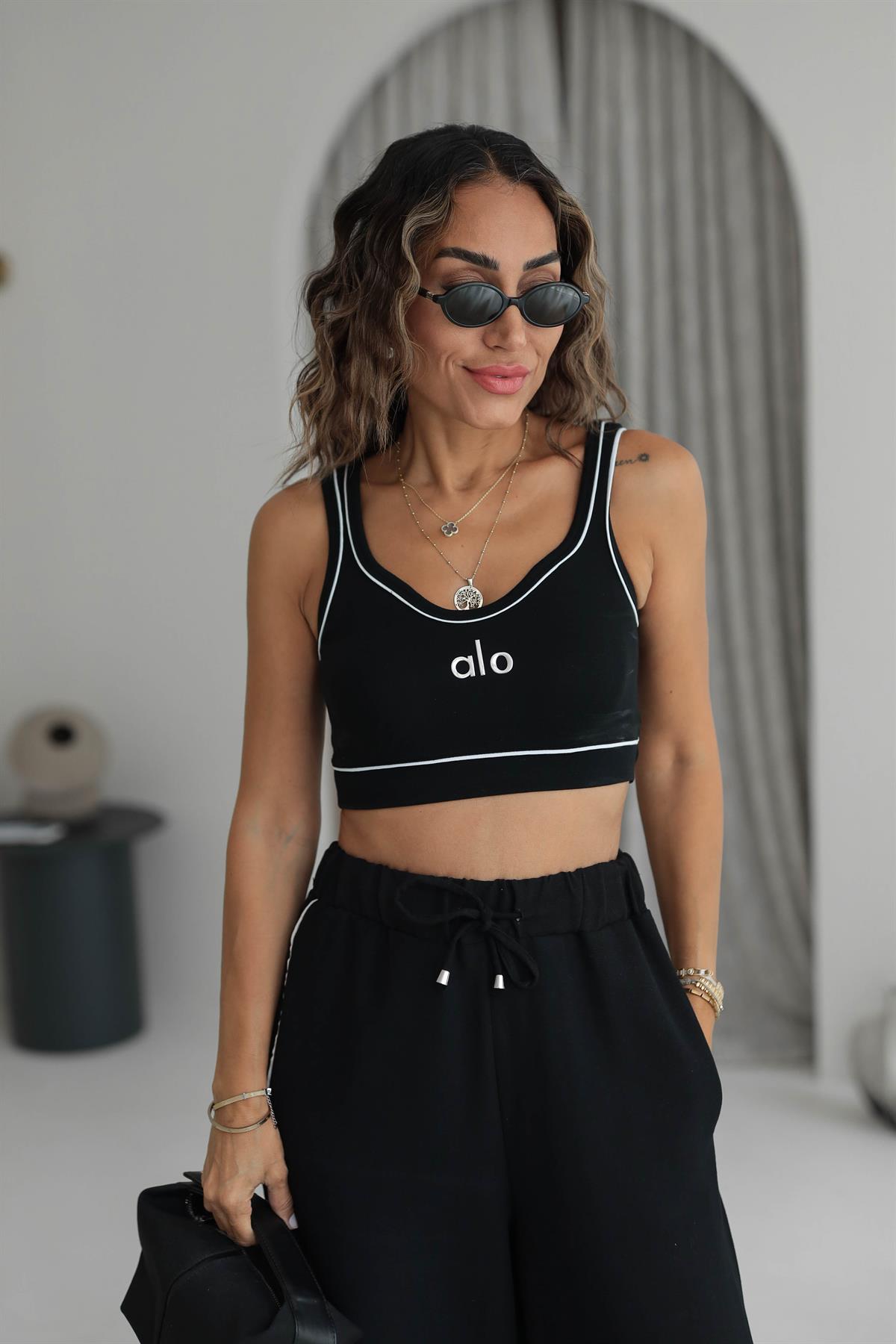 1050 Gümüş Yazı Detaylı Biyeli Atlet SİYAH