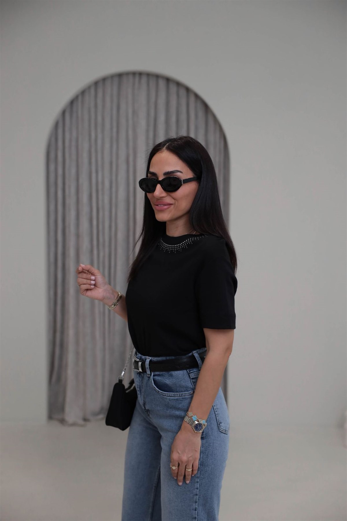 0224 Yakası Taşlı Pamuklu Massi Tshirt SİYAH