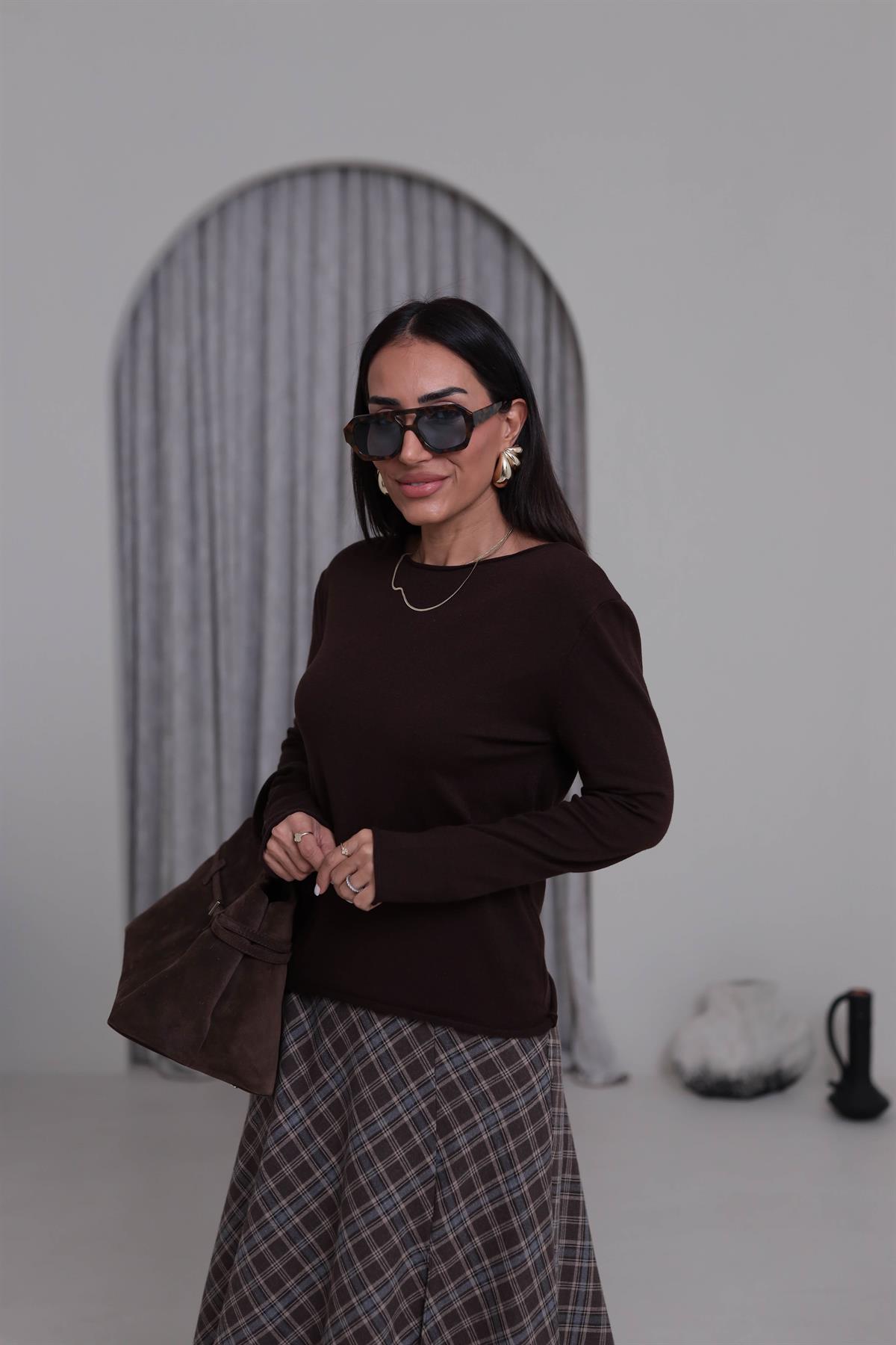 Kayık Yaka Yumuşak Dokulu Triko Bluz KAHVE