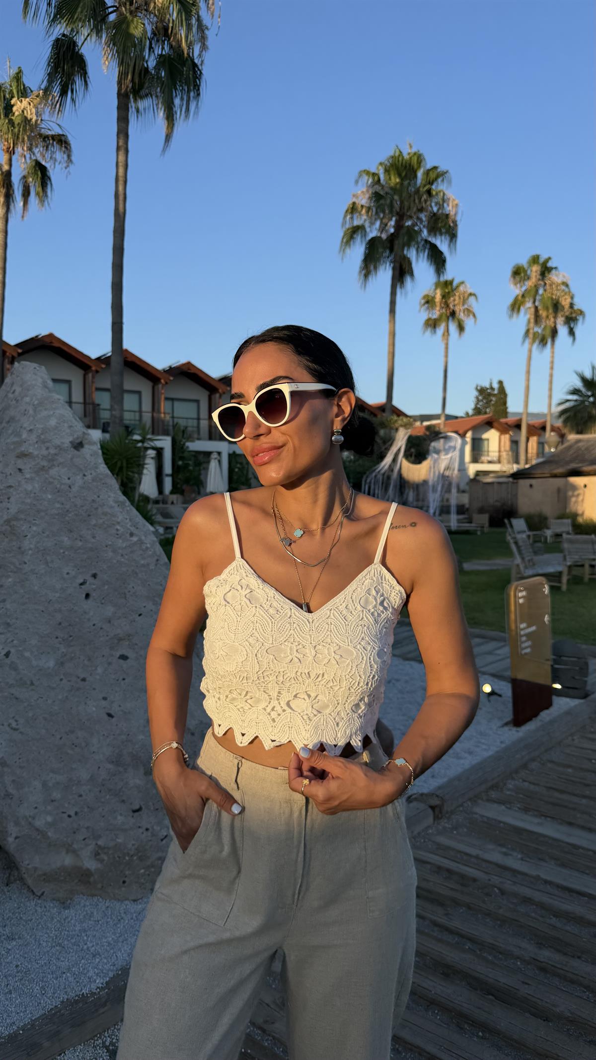 7314 İp Asklı Sırtı Gipeli Dantel İşleme Büstiyer EKRU