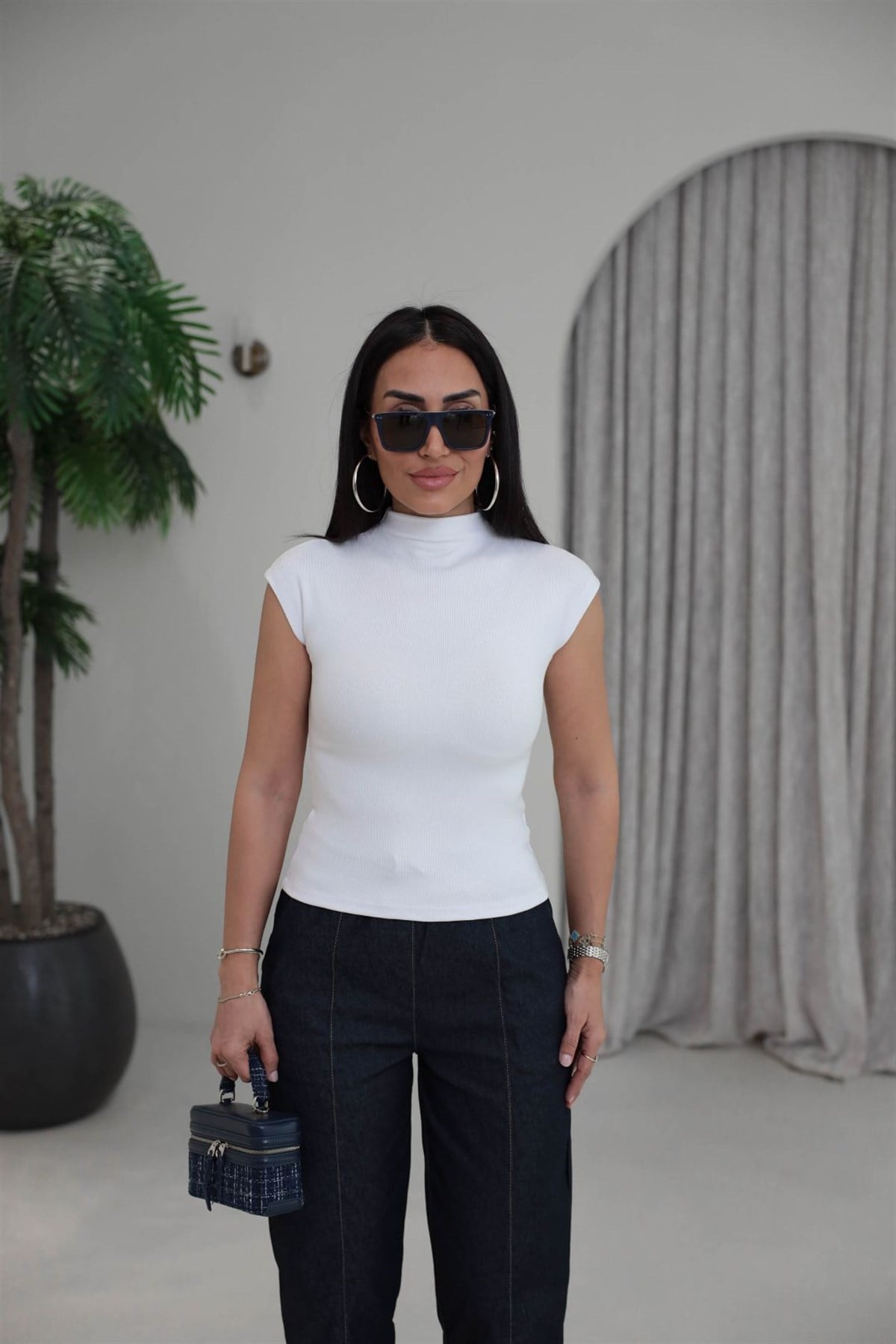 1040 Dik Yaka Sıfır Kol Dokuma Bluz BEYAZ