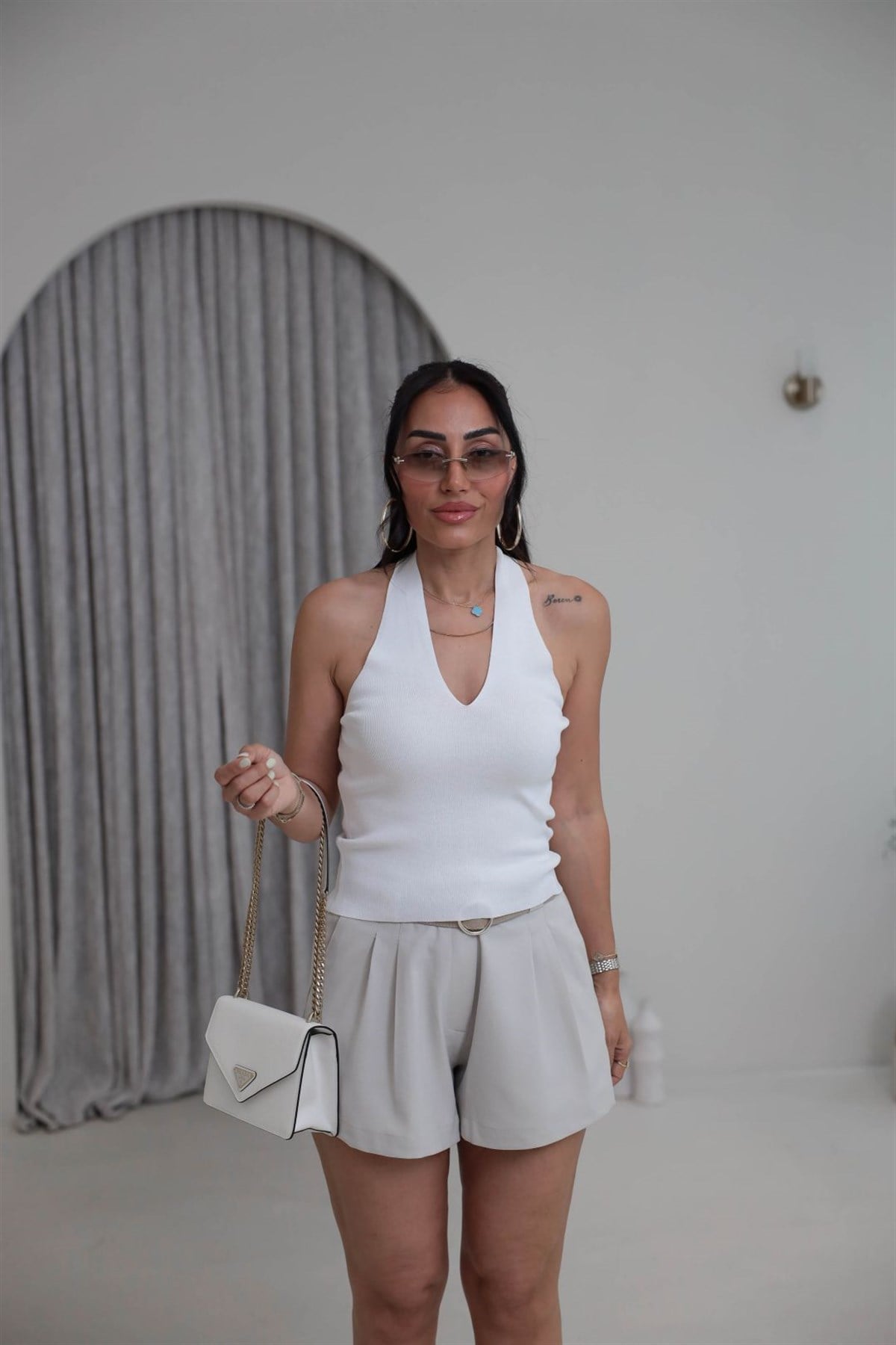9022 Süet Kemerli Tencel Kumaş Şort TAŞ