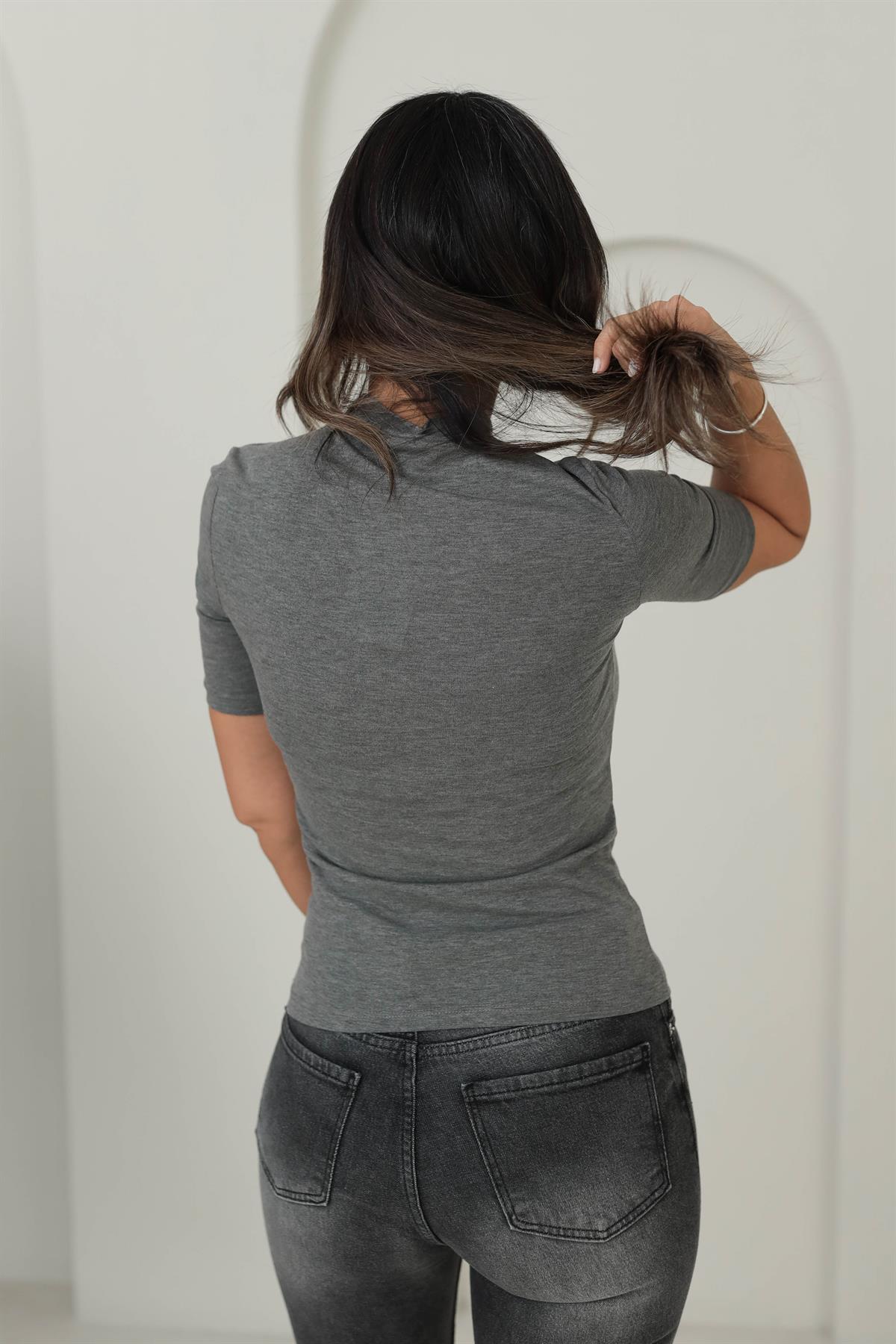 0481 Yüksek Yakalı Pamuklu Tshirt FÜME