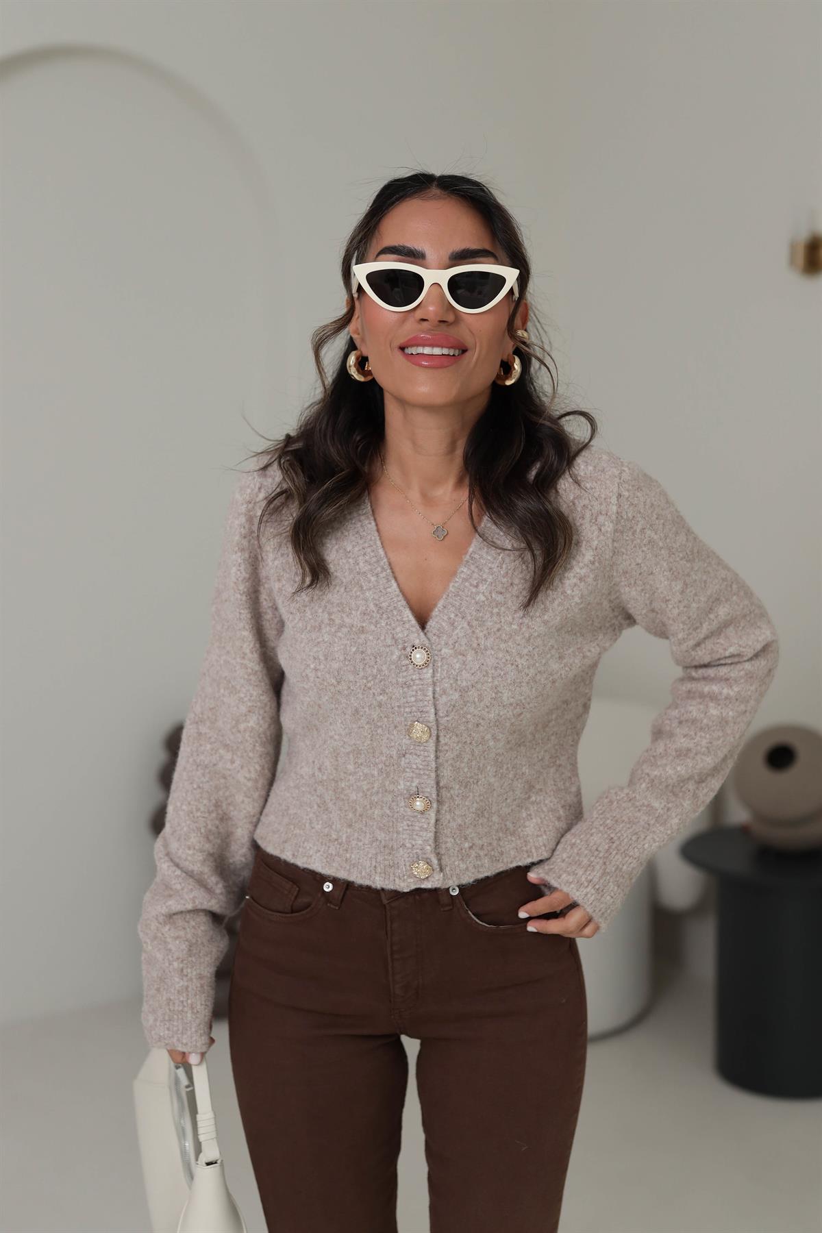 0273 V Yaka Gold Düğme Detaylı Hırka VİZON