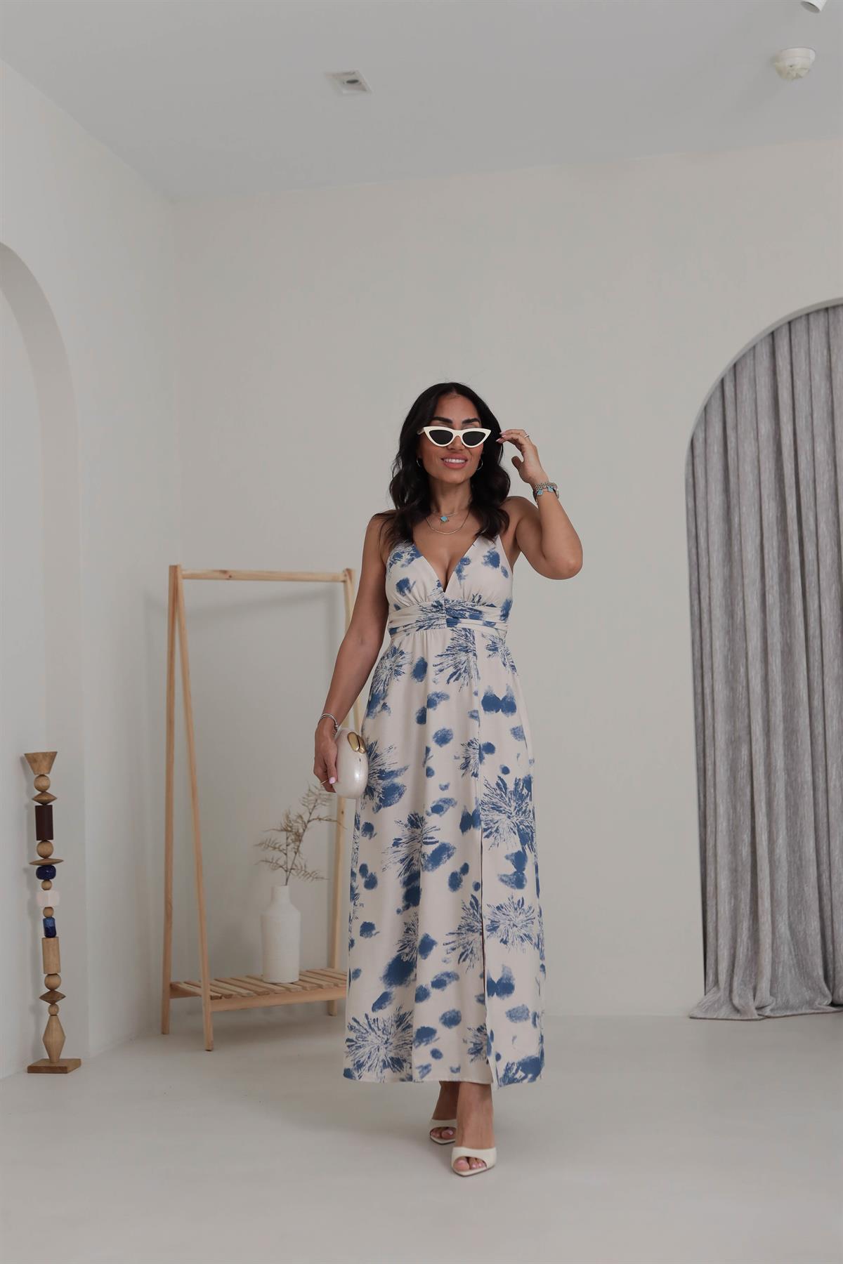 8833 İp Askılı Sırtı Gipeli Ön Yırtmaç Detaylı Desenli Elbise Indigo