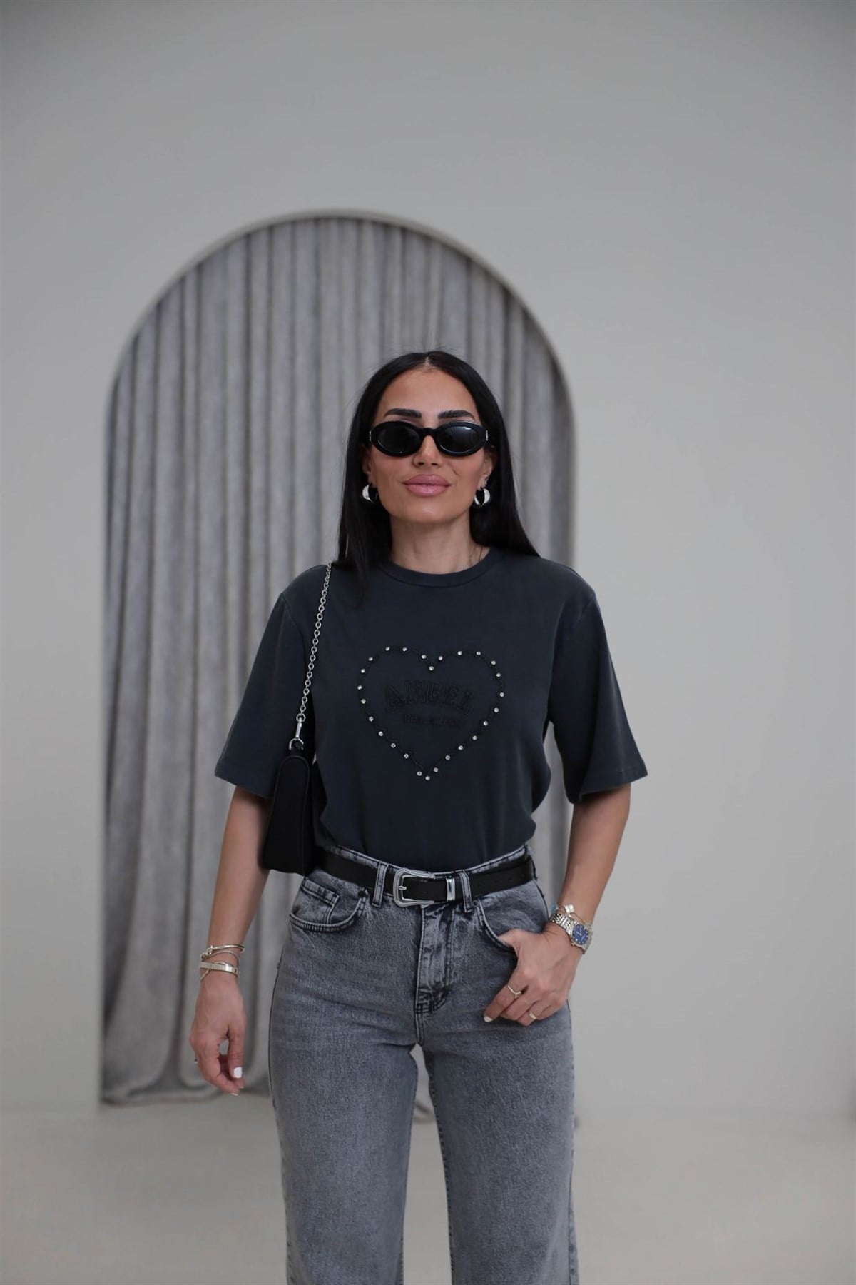 8112 Kalp Nakışlı Taşlı Bisiklet Yaka Tshirt ANTRASİT