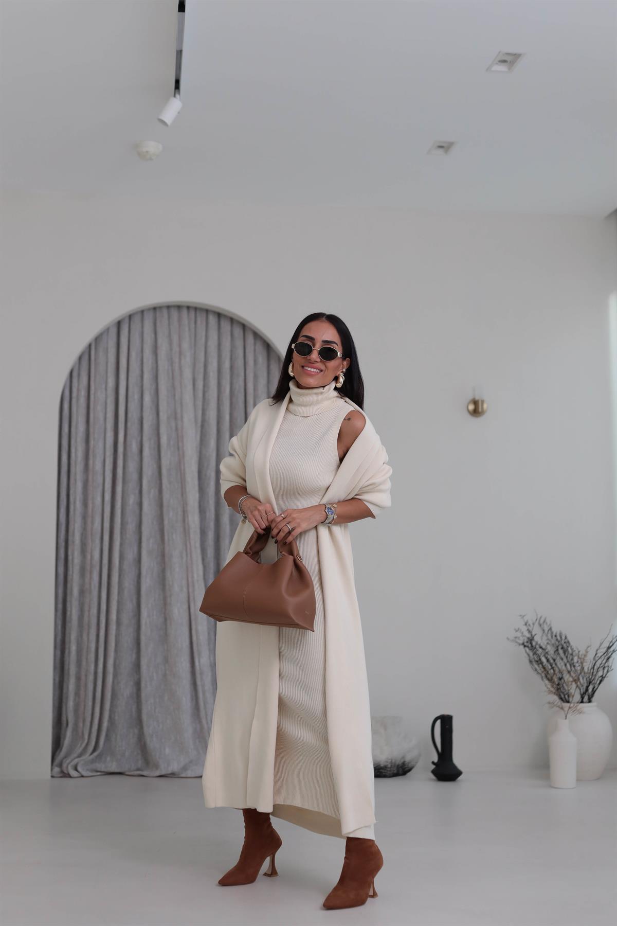 0117 Balıkçı Yaka Sıfır Kol Elbiseli Hırkalı Takım KREM