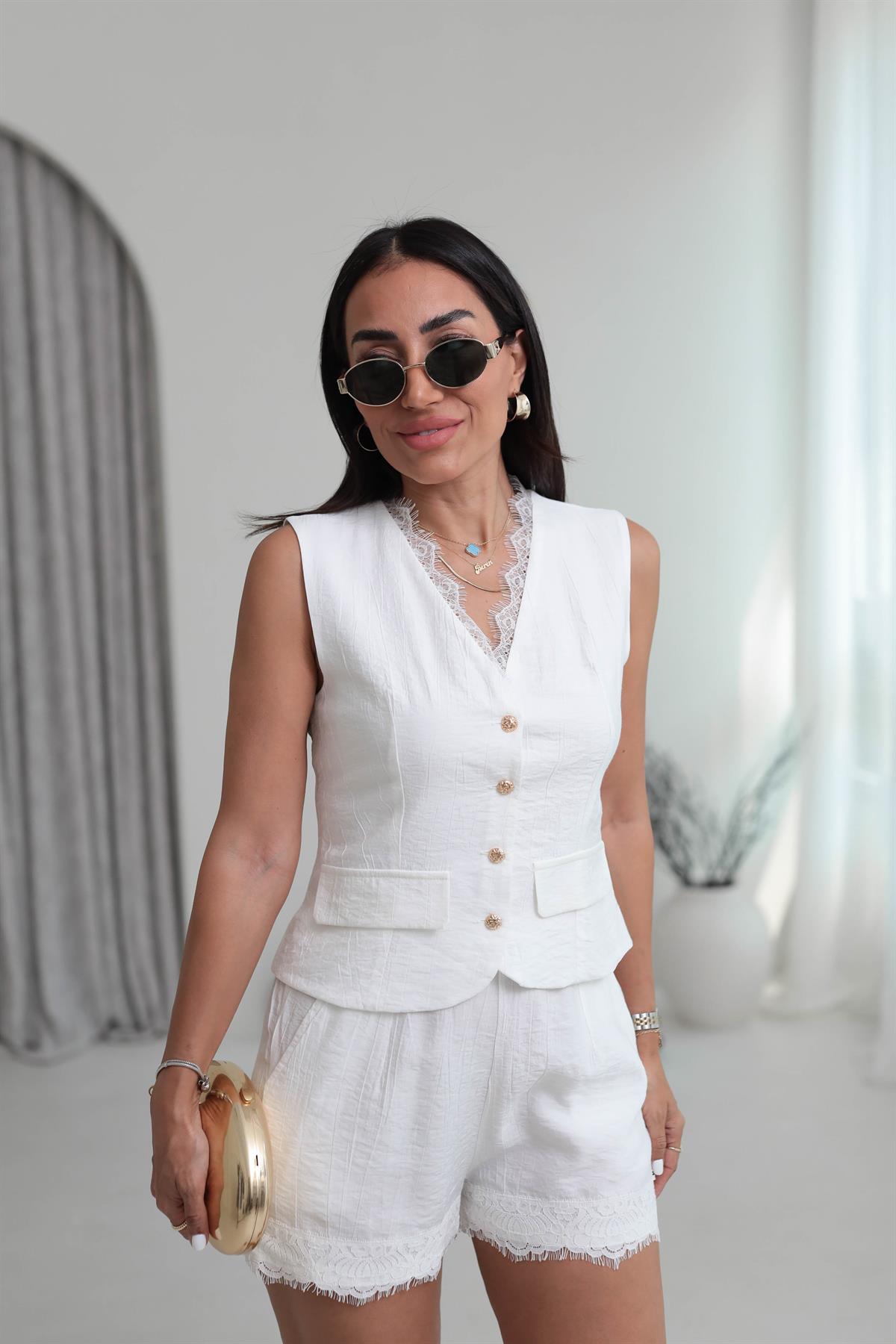 8501 Dantel Detaylı Gold Düğmeli Yelek & Şort Takım BEYAZ