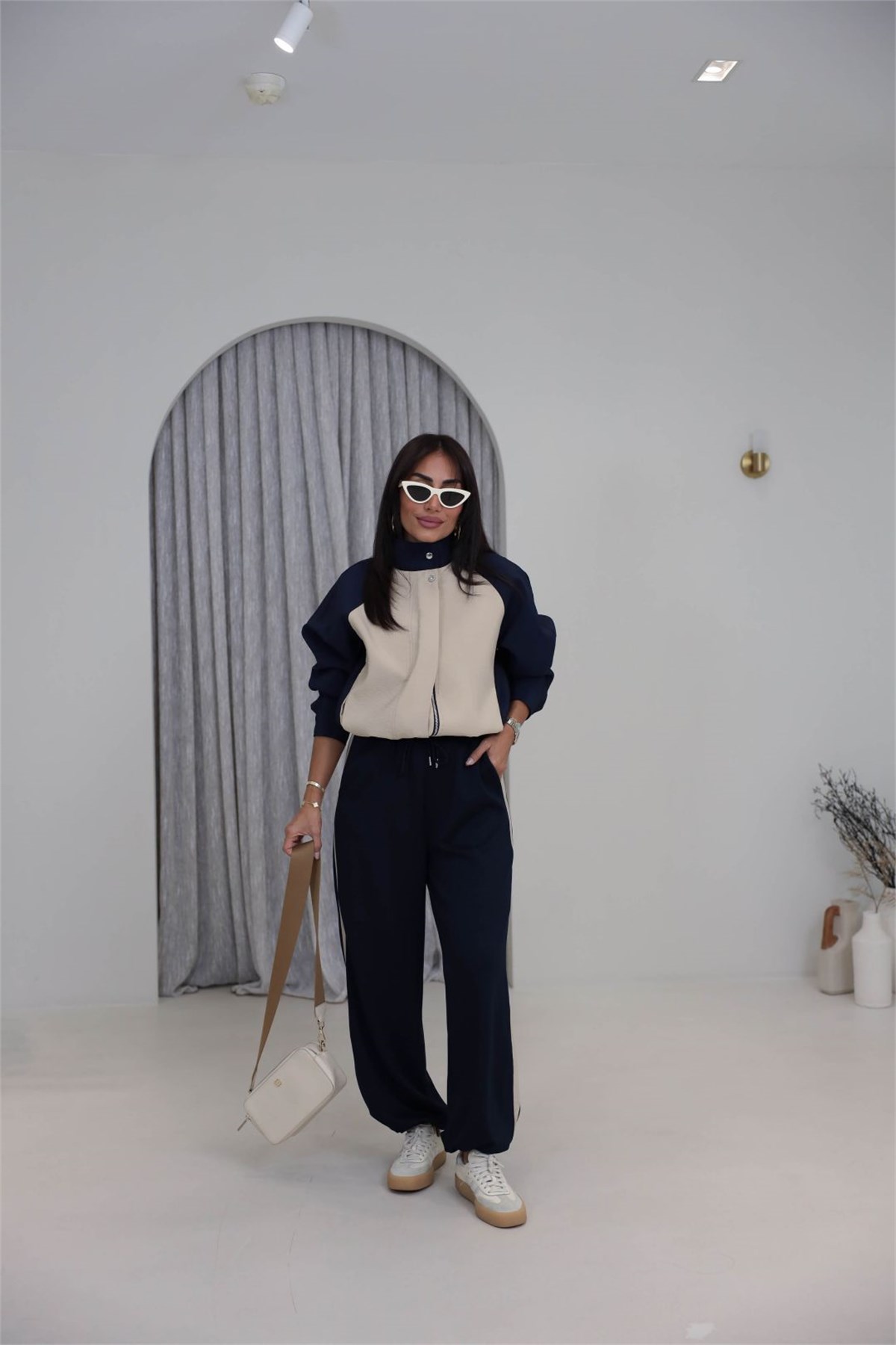 7991 Dik Yaka Çıtçıtlı Garnili Eşofman Takımı LACİVERT