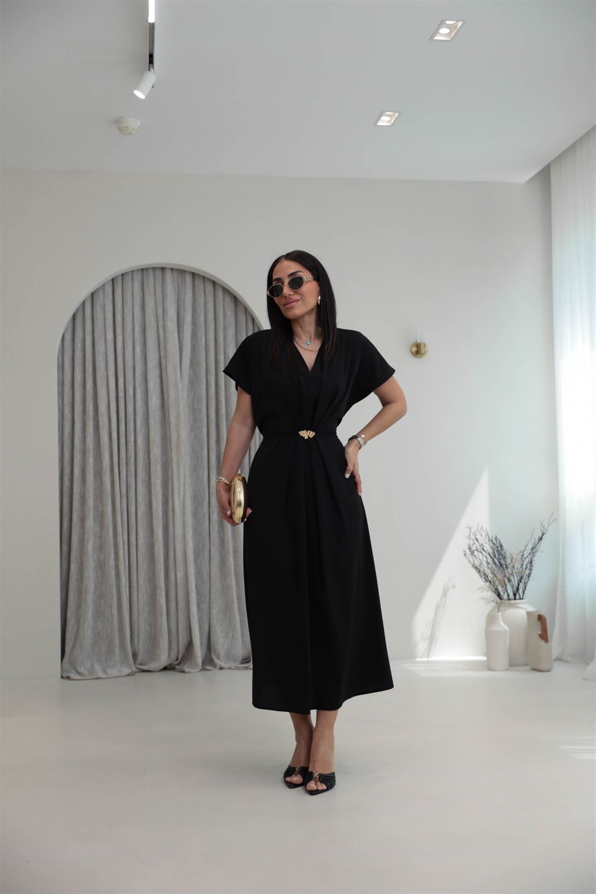 7285 Önü Gold Aksesuarlı Elbise SİYAH