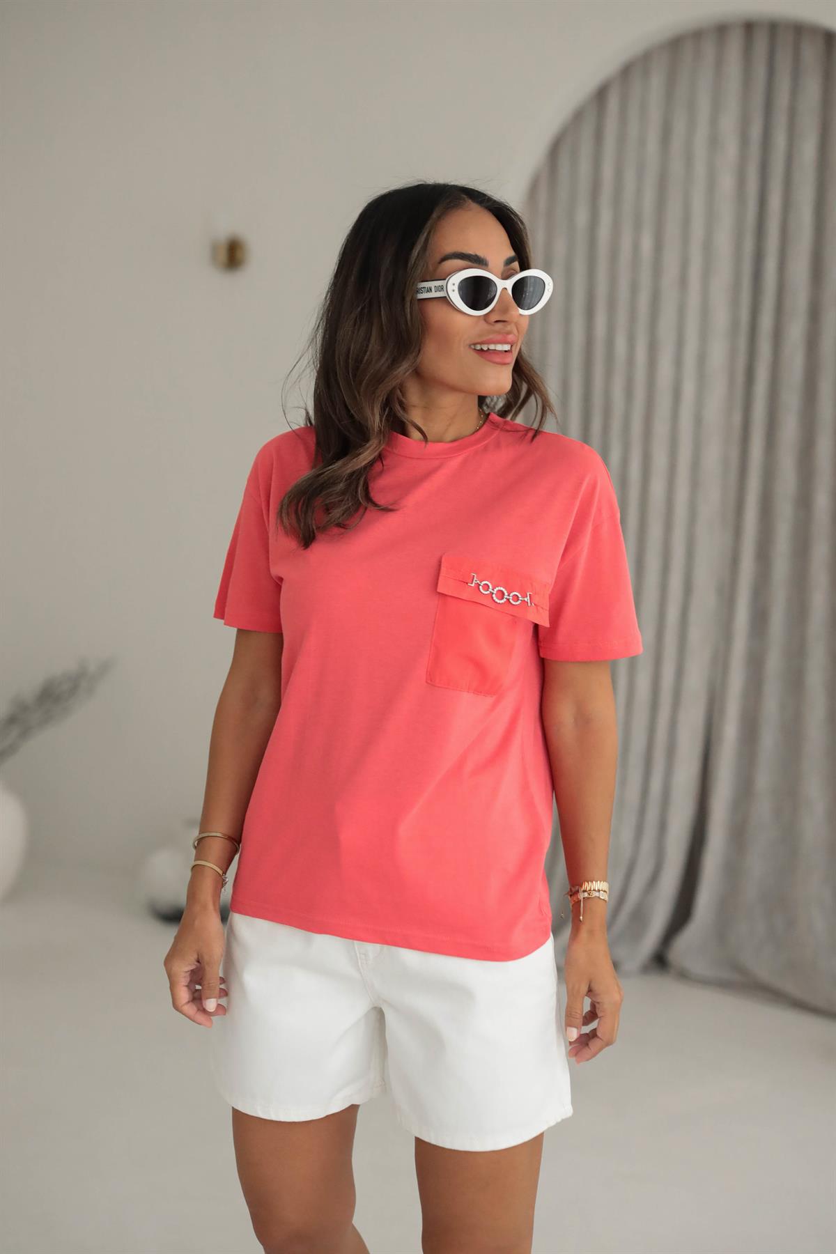 0001 Cep Zincirli Taş Detaylı Pamuklu Tshirt