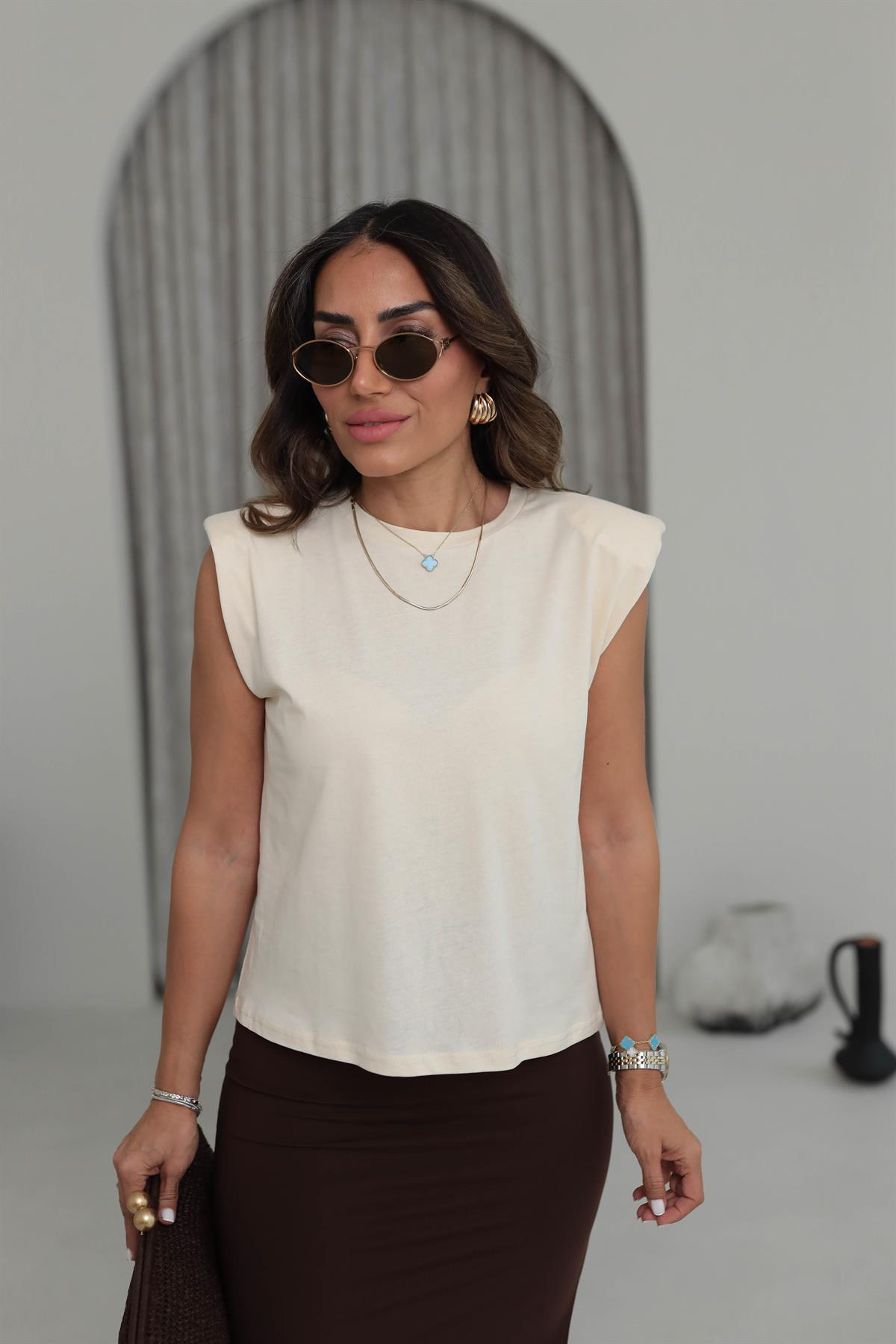 8802 Omuzları Vatkalı Pamuklu Tshirt BEJ