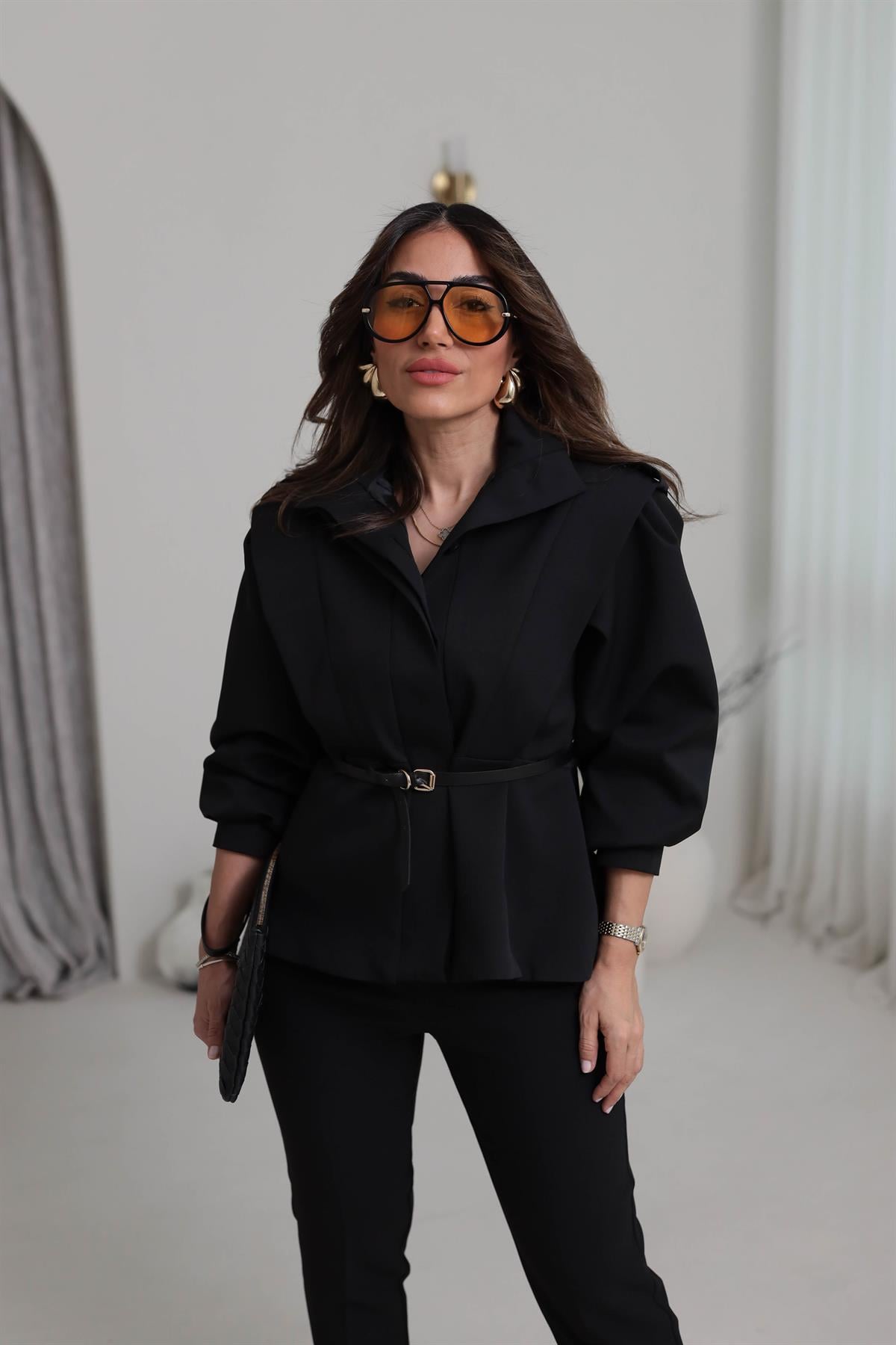 Omuzları Apoletli Gizli Düğmeli Kemerli Tasarım Ceket SİYAH