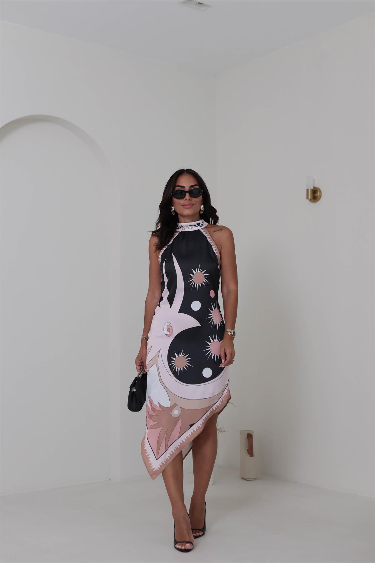 Halter Yaka Asimetrik Kesim Desenli Saten Elbise SİYAH