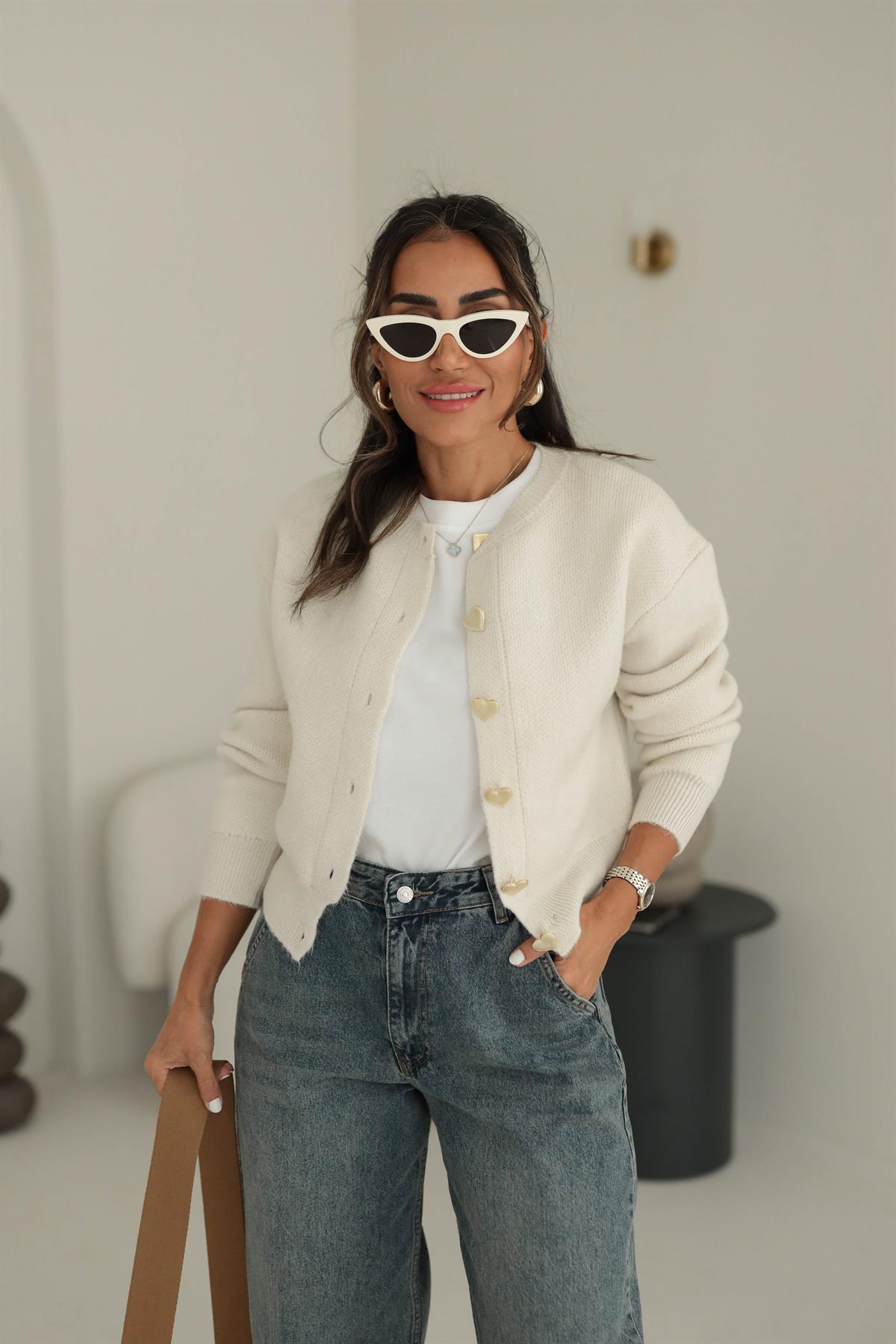 2236 Kalp Düğmeli Triko Hırka