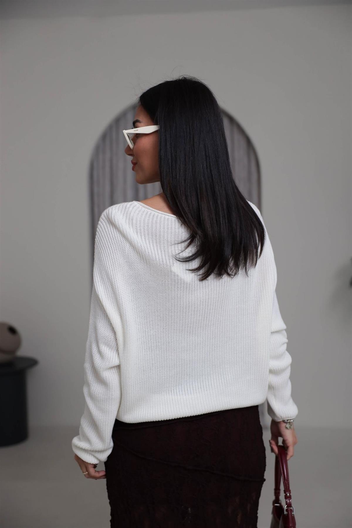 0804 Kayık Yaka Basic Triko Kazak EKRU