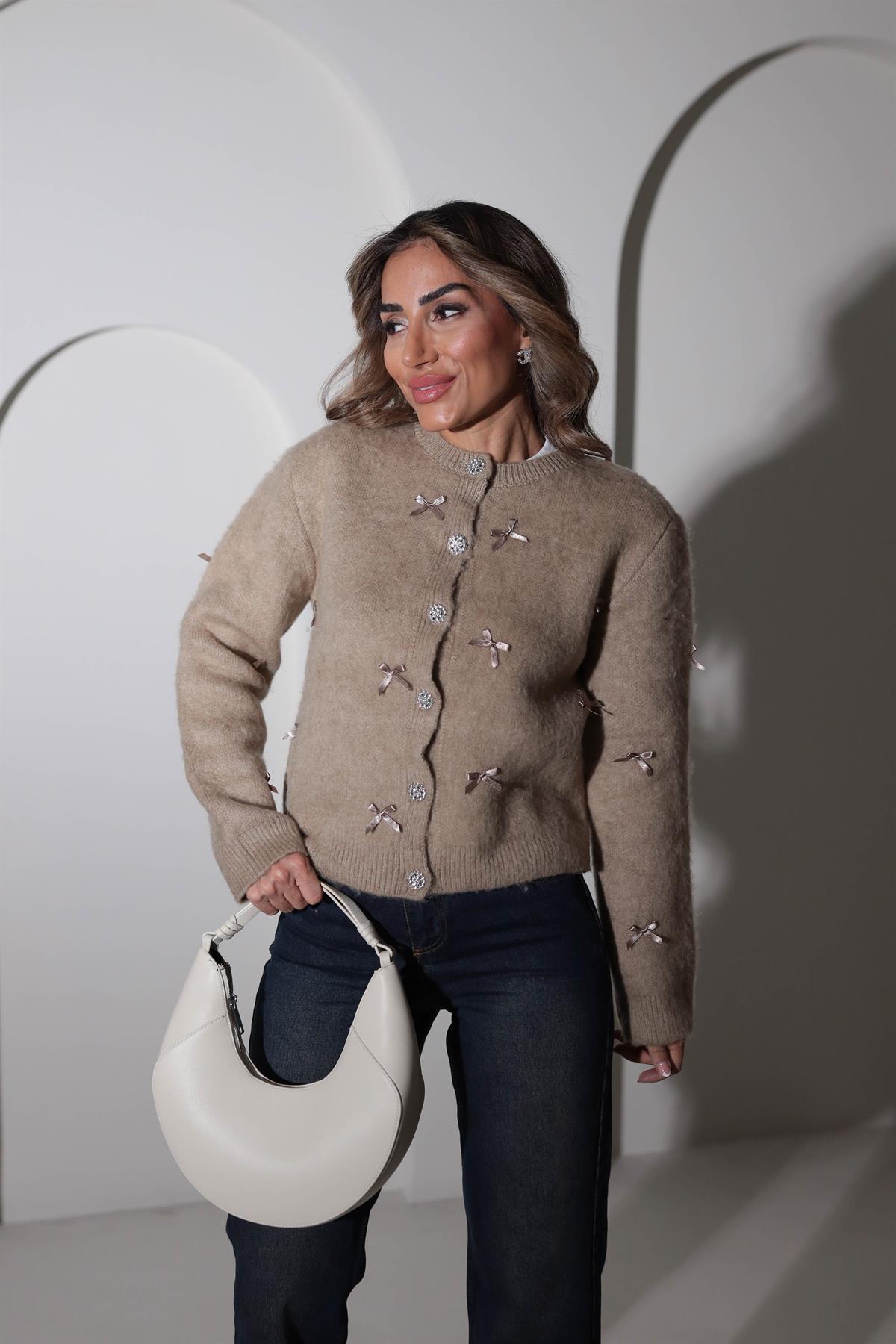 Taş Düğmeli Fiyonk Detaylı Hırka CAMEL