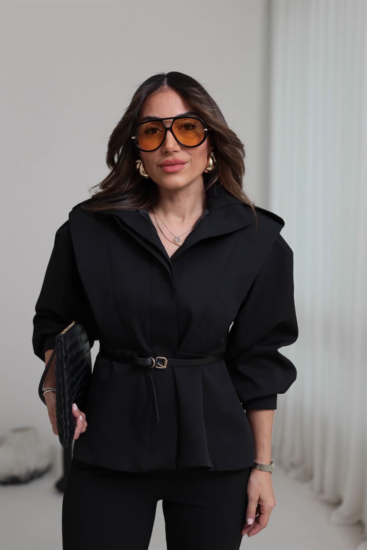 Omuzları Apoletli Gizli Düğmeli Kemerli Tasarım Ceket SİYAH