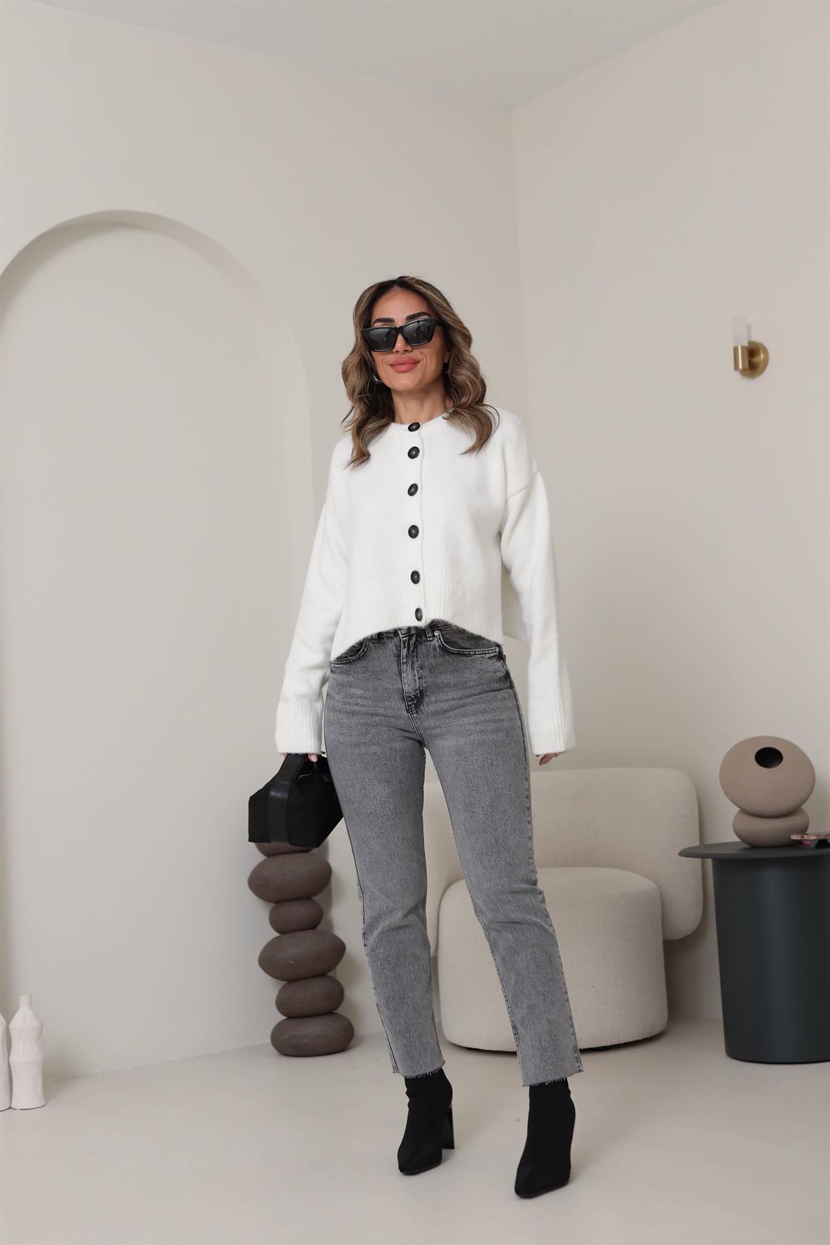 0280 Düğmeli Yumoş Yanları Yırtmaçlı Hırka EKRU