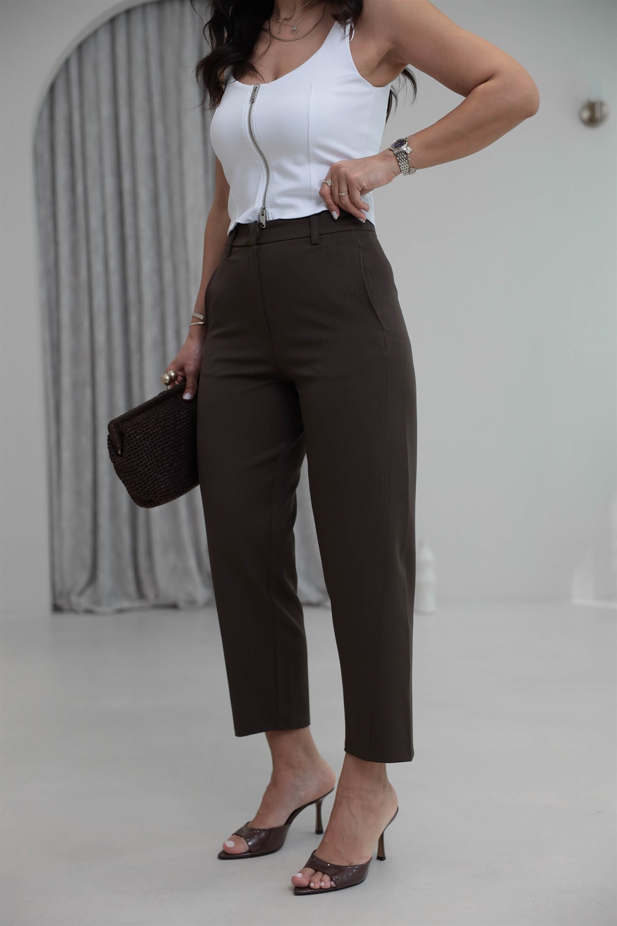 9957 Düz ve Rahat Kesim Kumaş Pantolon KAHVE