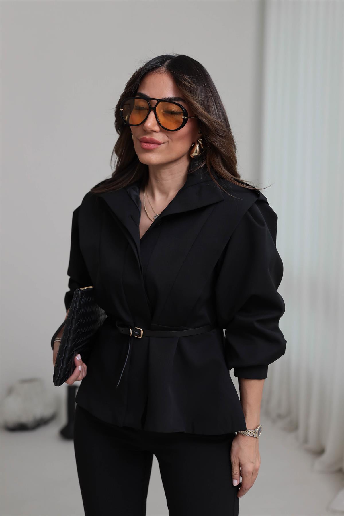 Omuzları Apoletli Gizli Düğmeli Kemerli Tasarım Ceket SİYAH