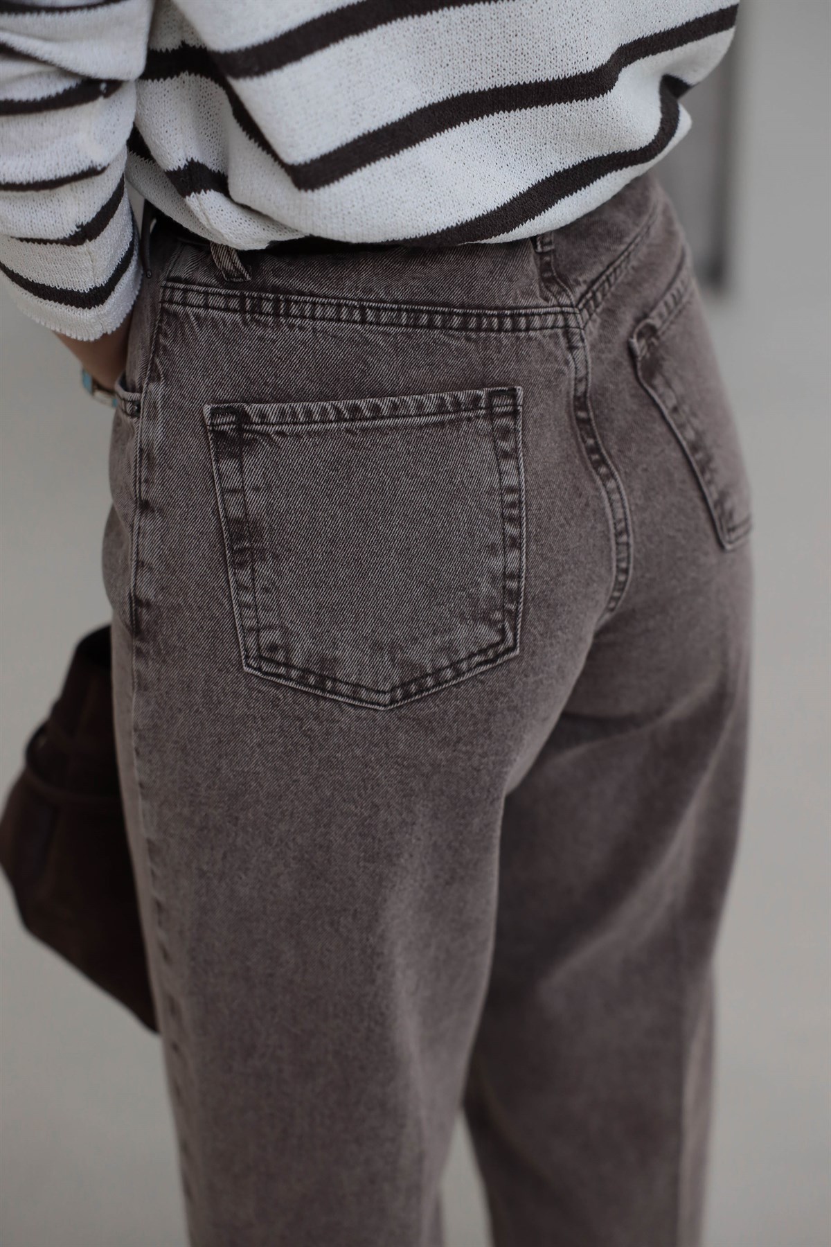 3010 Süet Kemerli Mom Jean YIKAMALI KAHVE