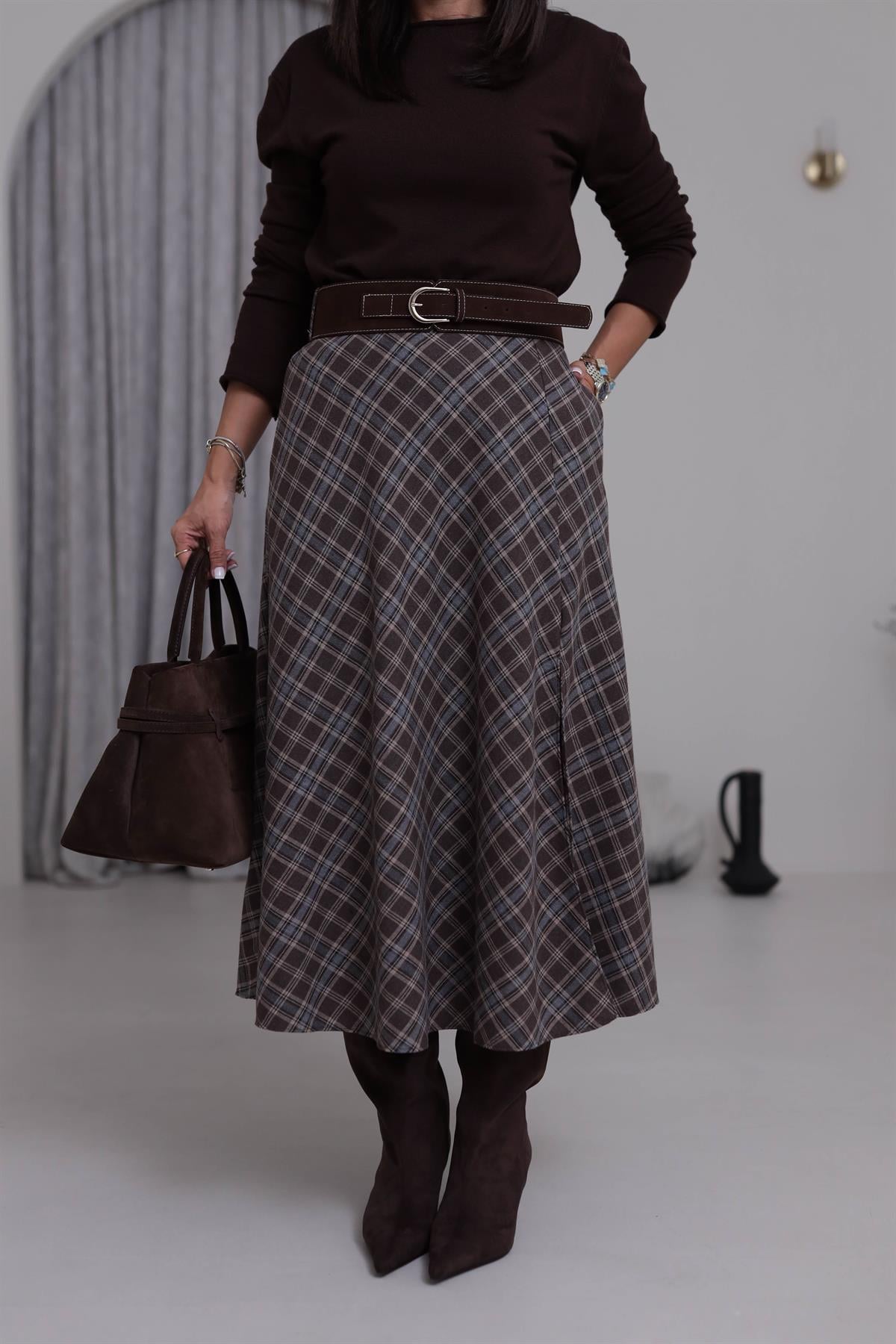 6890 Yırtmaçlı Kemerli Kare Desenli Etek KAHVE