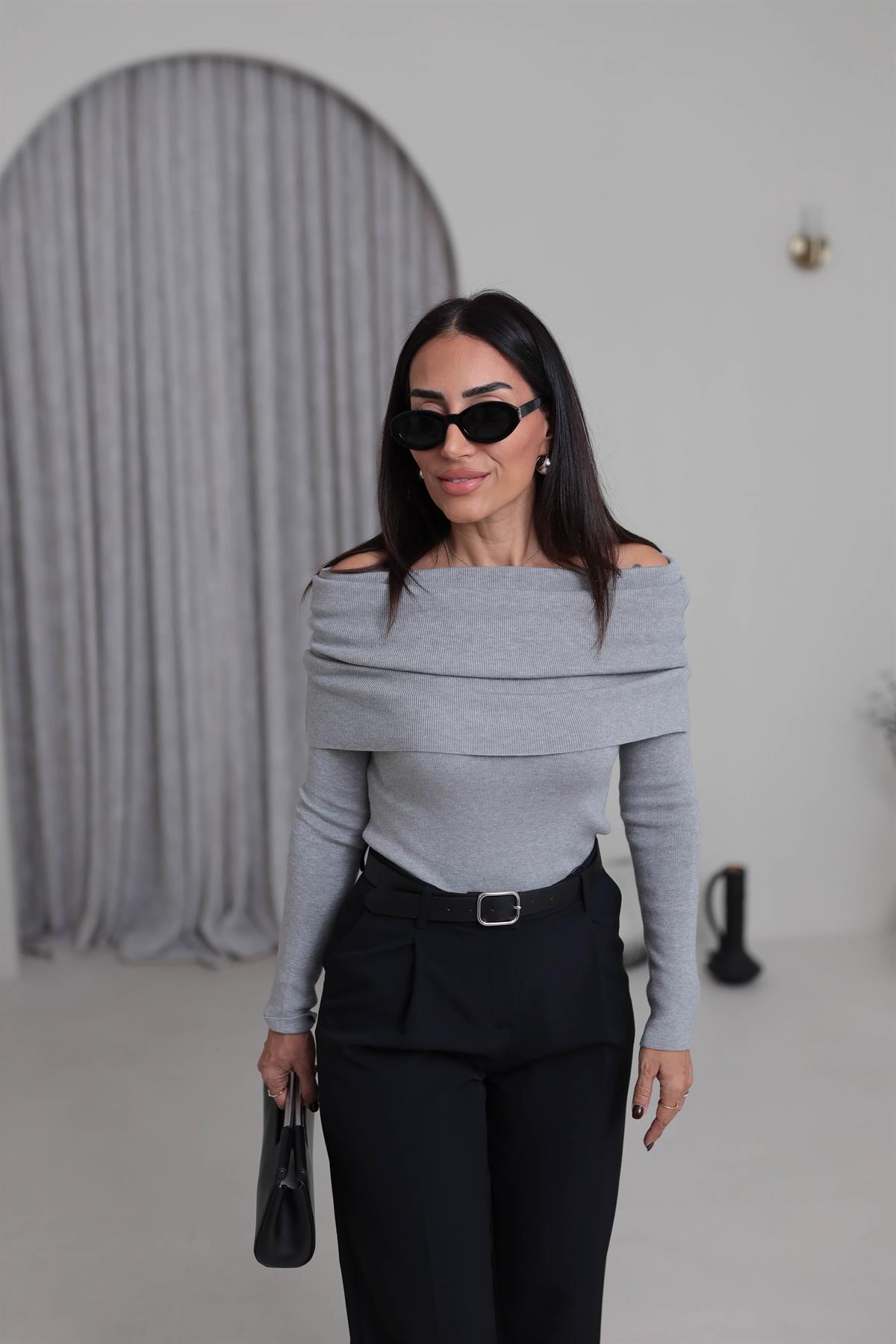 7687 Madonna Yaka Yumuşak Dokulu Triko GRİ