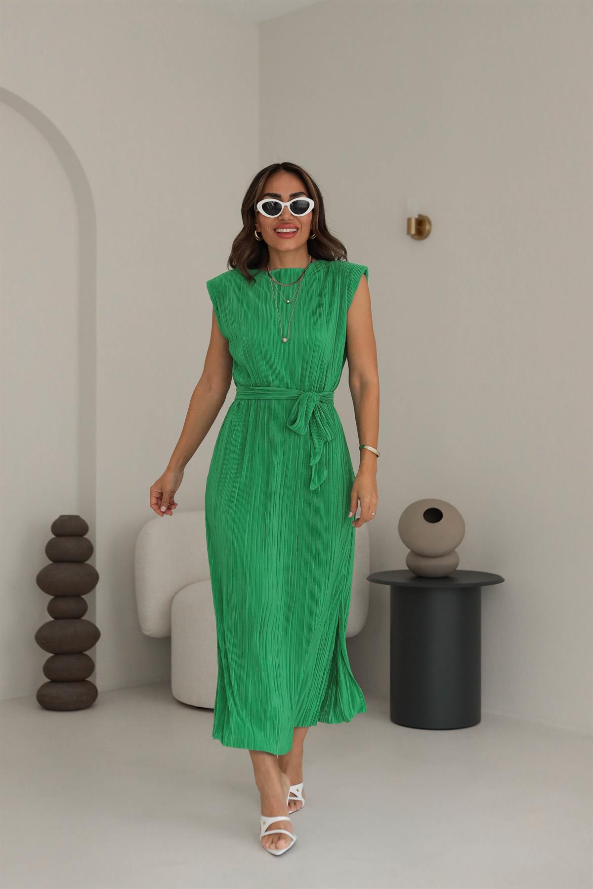 9689 Omuzları Vatkalı Bel Kuşaklı Pilili Elbise