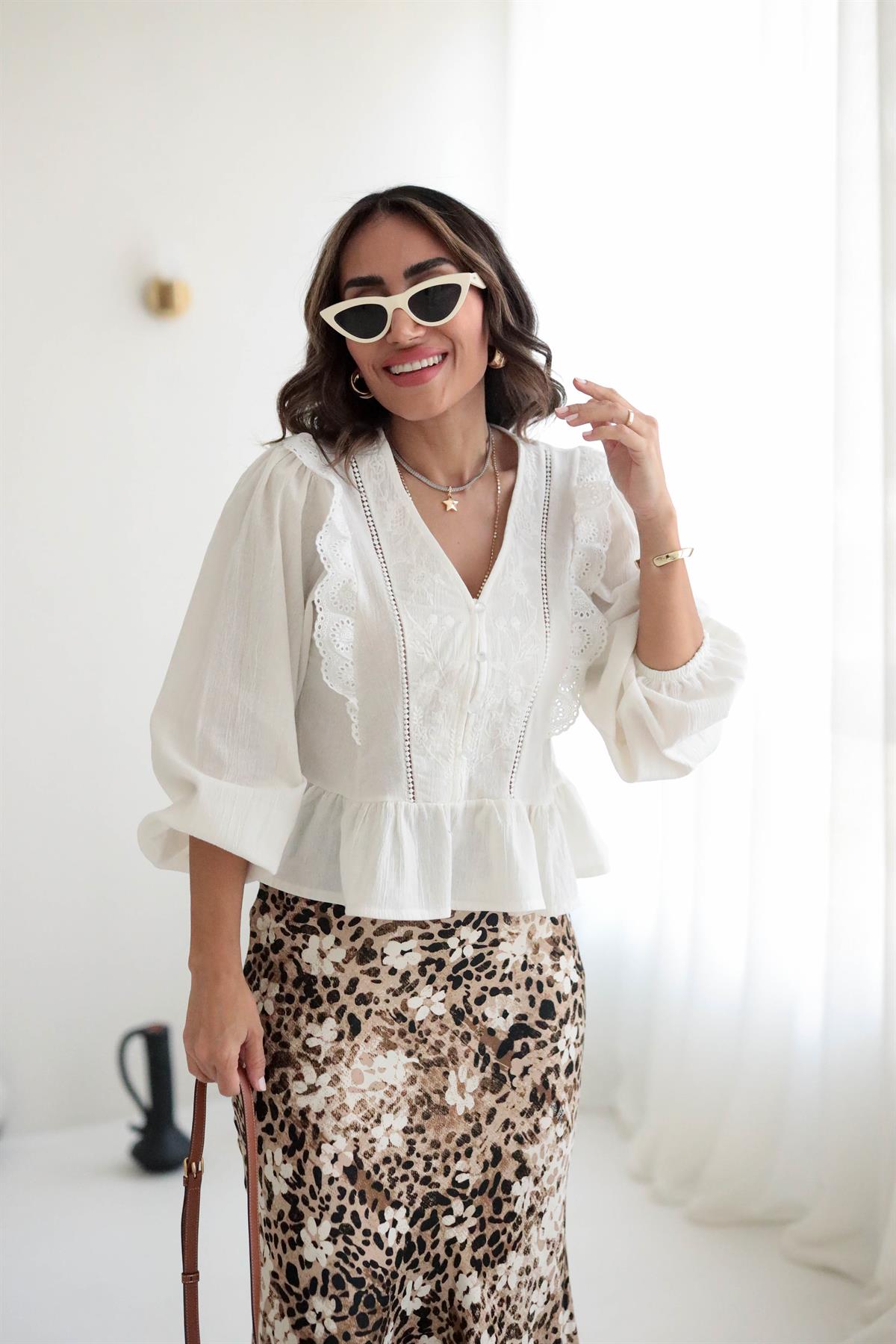 5137 Kolları Lastikli Önden Düğmeli Bluz