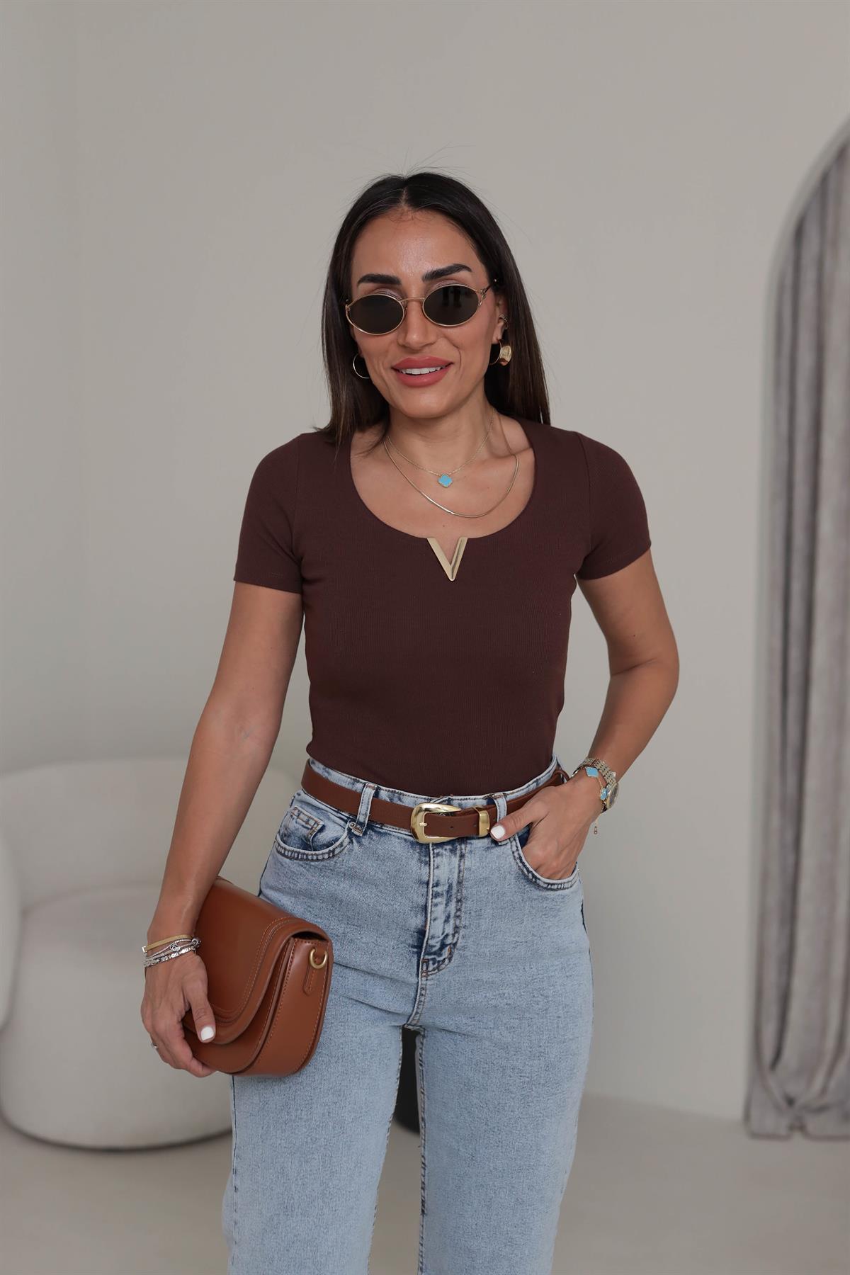 6138 V Gold Tokalı Kısa Kol Bluz KAHVE