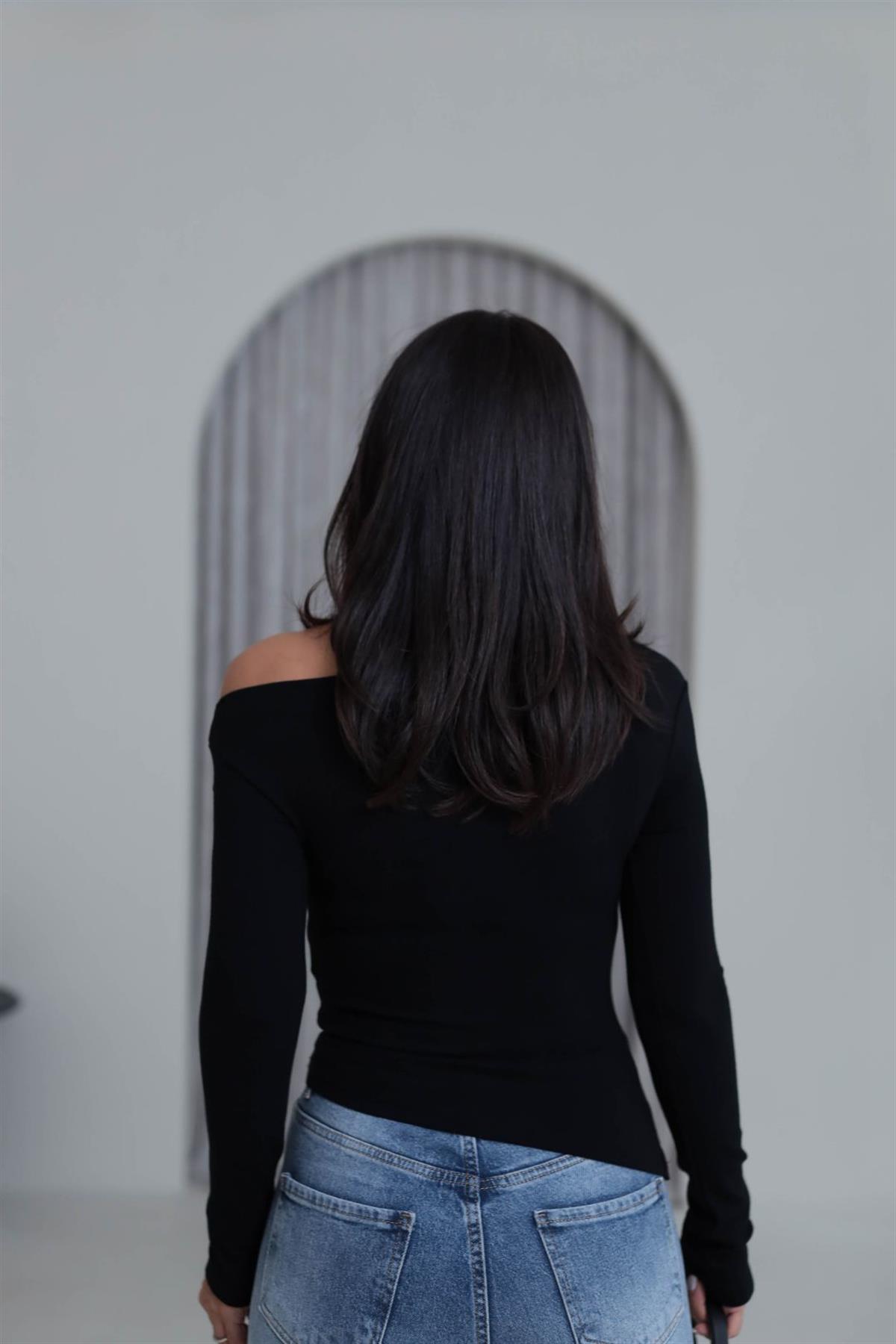 6527 Asimetrik Kesimli Kayık Yaka Drapeli Yumuşak Dokulu Bluz SİYAH