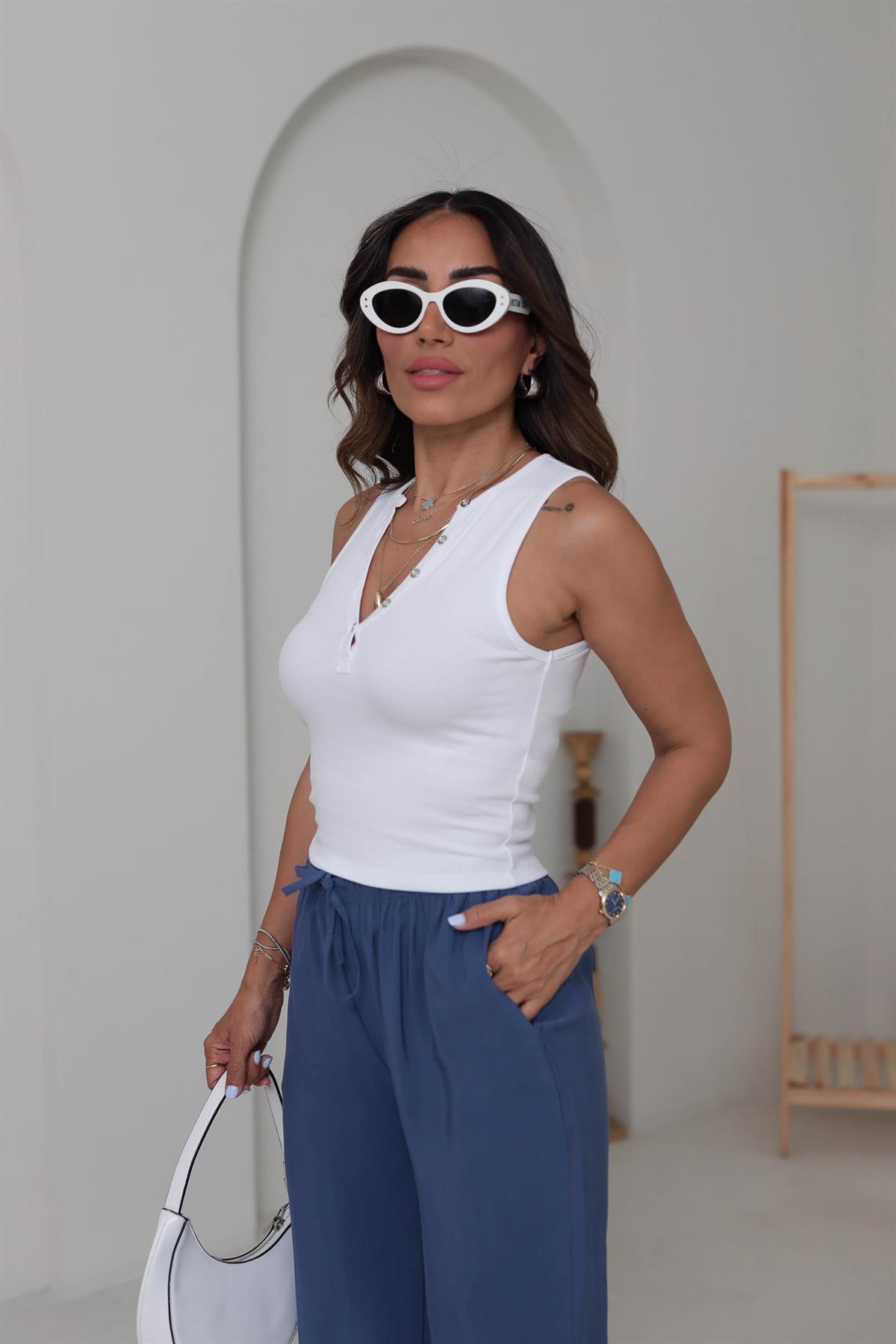 1005 Yıkama Efektli Düğmeli Crop Top BEYAZ