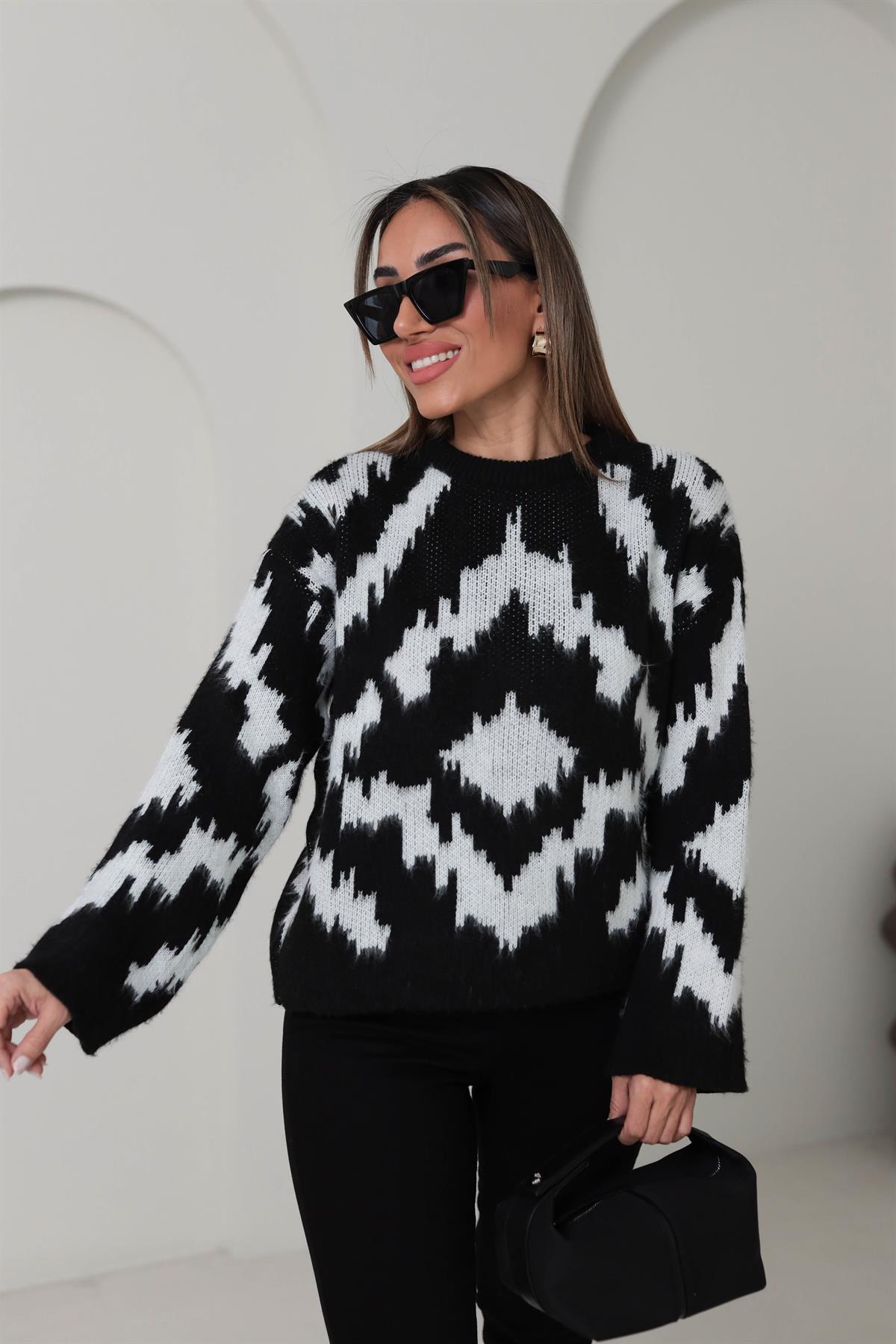 0029 Bisiklet Yaka Kilim Desen Şardonlu Triko SİYAH-EKRU