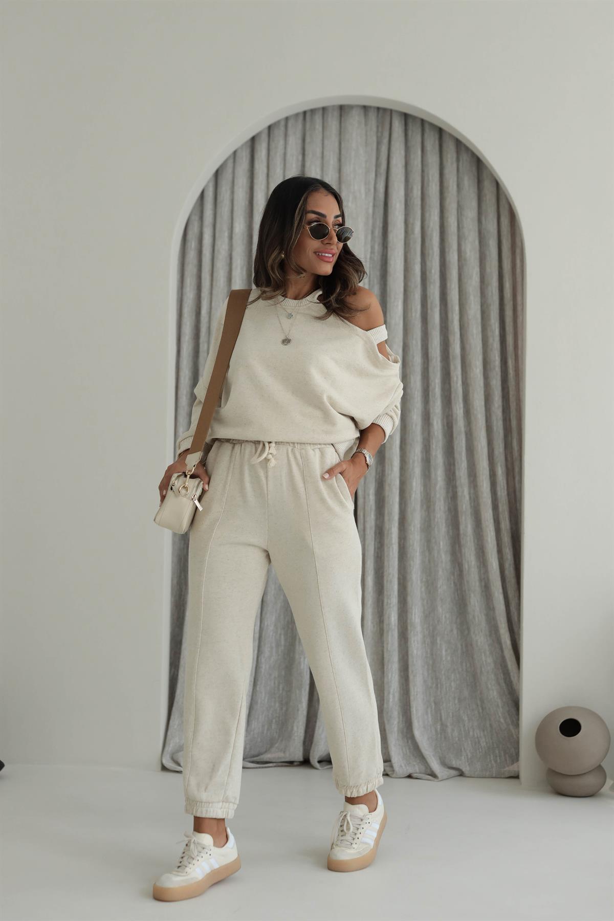 0678 Yaka Ve Omuz Detaylı Eşofman Takımı