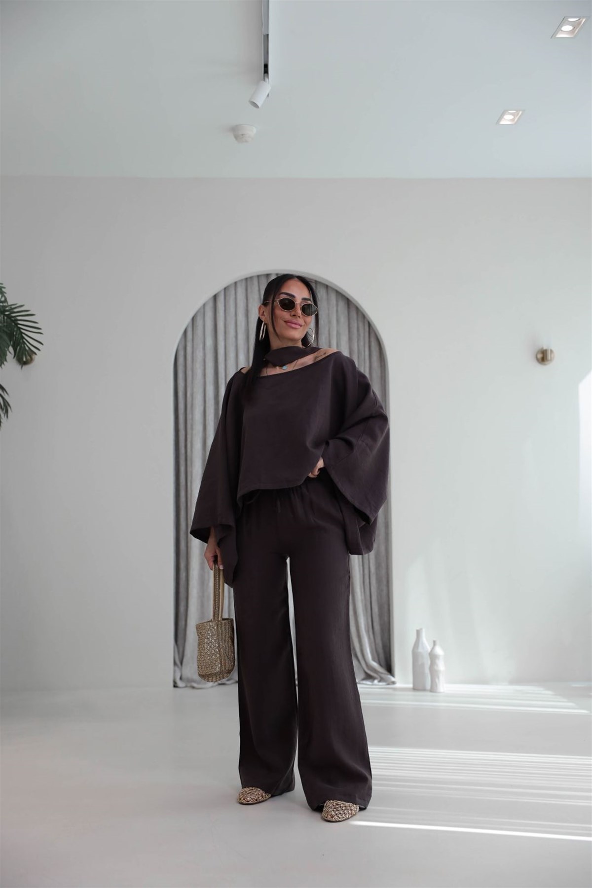 Fular Detaylı Pelerin Bluz Pantolon Takım KAHVE