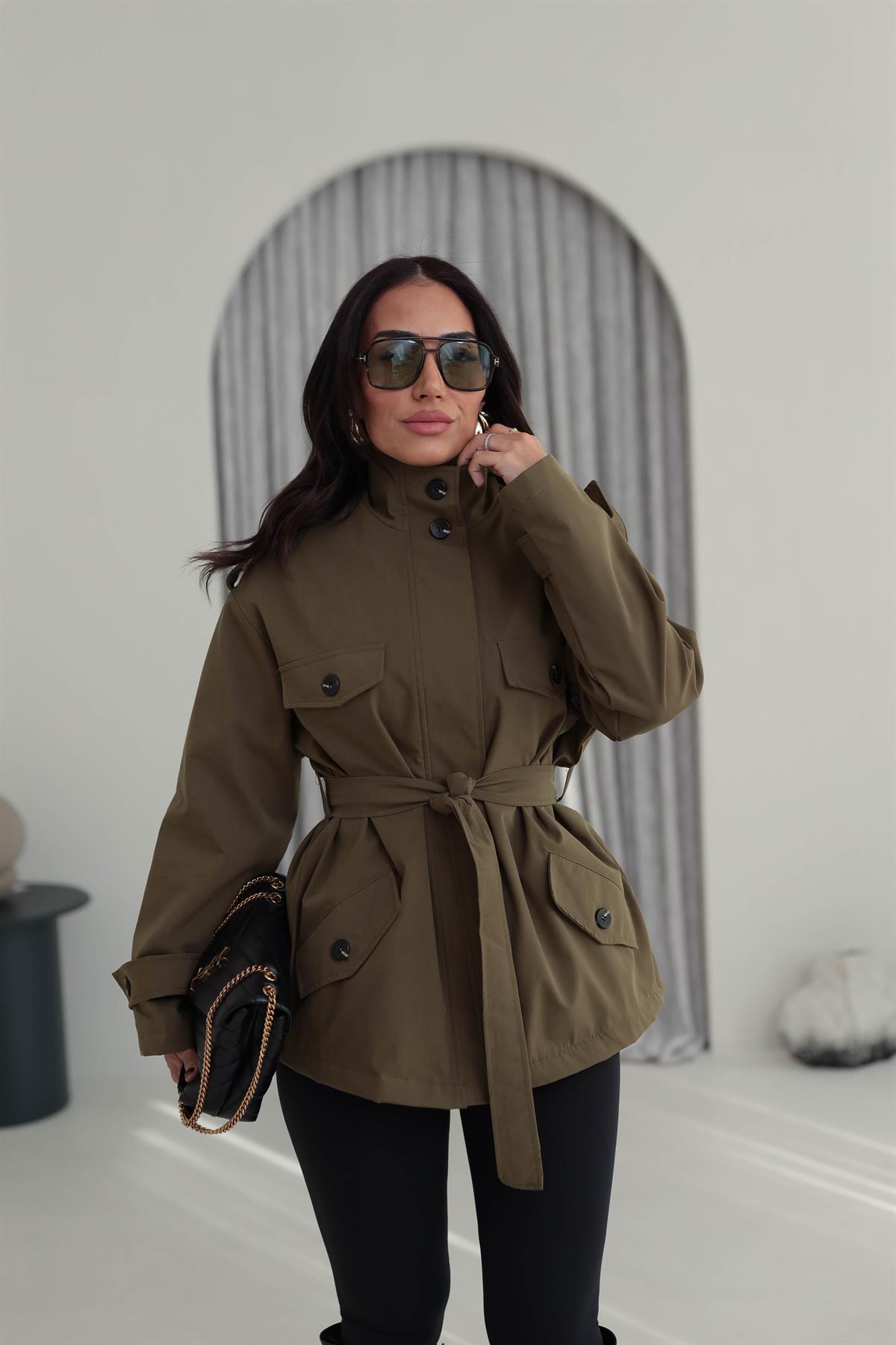 6798 Dik Yaka Cep Detaylı Kuşaklı Mevsimik Trençkot HAKİ YEŞİL