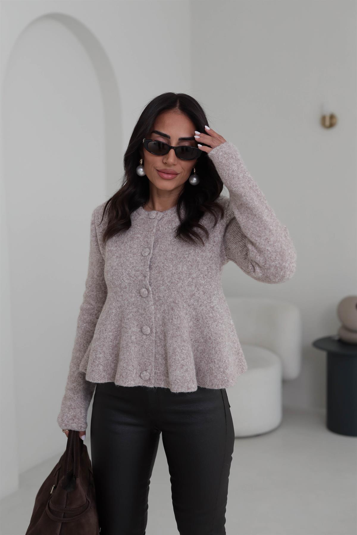 0985 Yumuşak Dokulu Peplum Düğmeli Triko Hırka VİZON