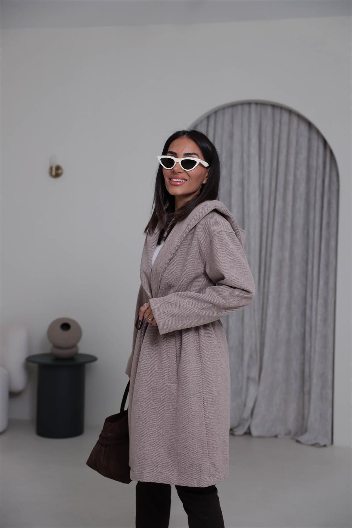 9852 Kapşonlu Balıksırtı Desen Kaban KAHVE