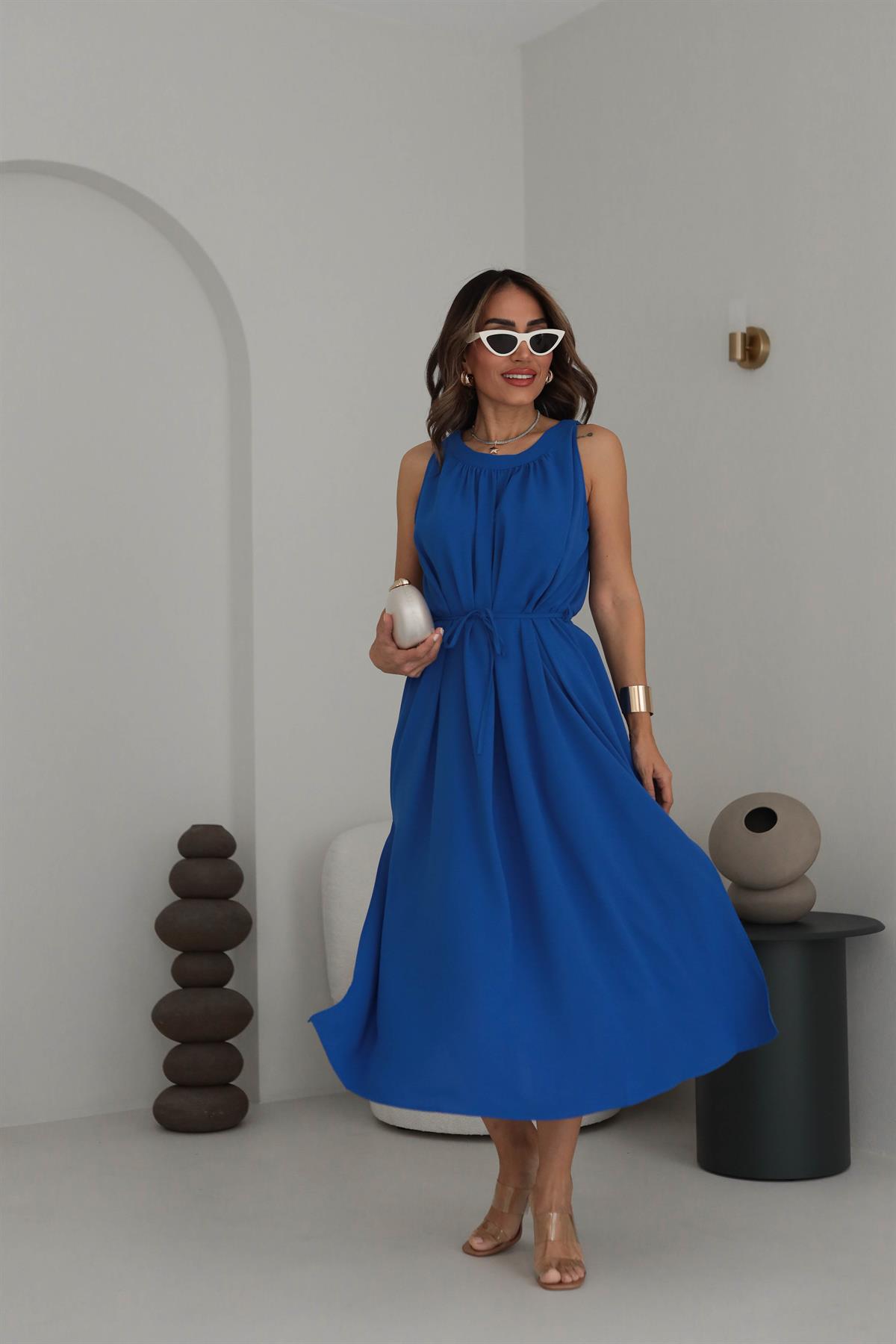 1402 Yandan Yırtmaçlı Bel Kuşaklı Sıfır Kol Elbise