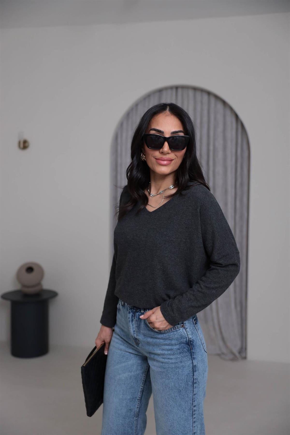 7590 V Yaka Yumoş Bluz ANTRASİT