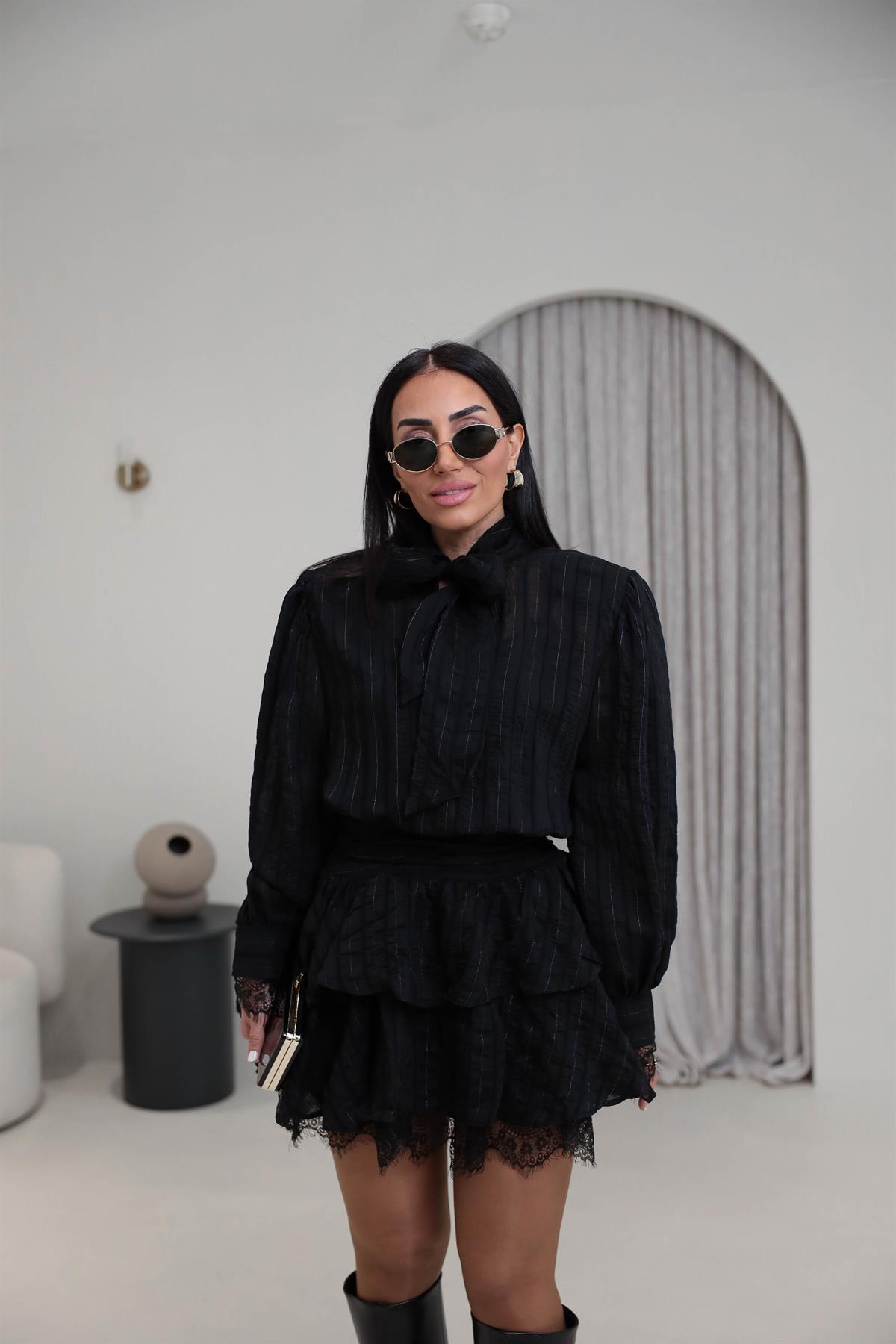 5540 Dantel Detaylı Vatkalı Kat Kat Elbise SİYAH